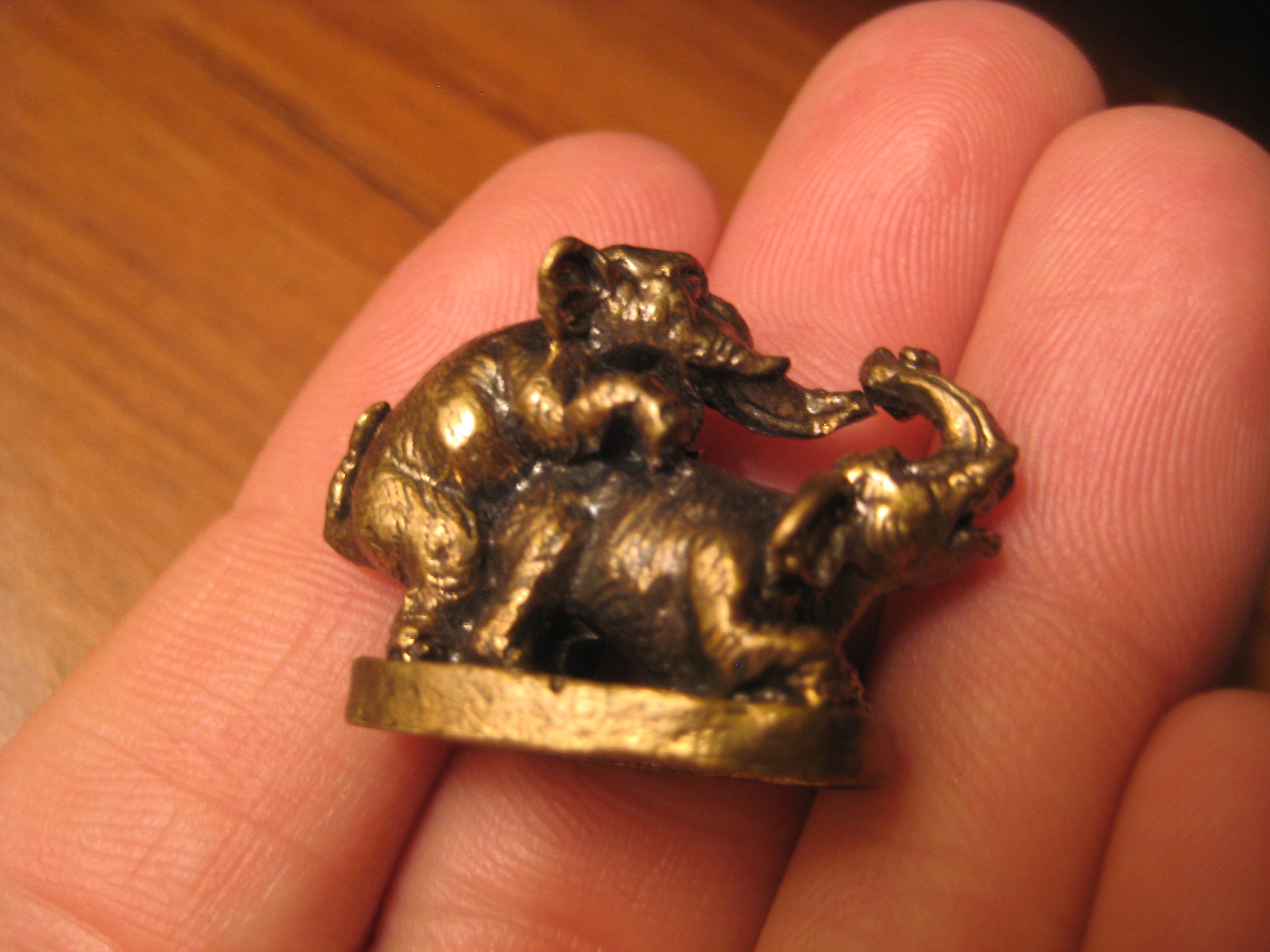 Amazon.co.jp: 小さな真鍮タイお守り像象の交尾 Elephant Mating Brass