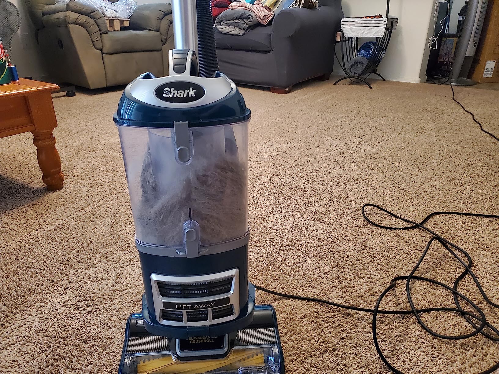 25/mo Finance Shark ZU503AMZ Navigator LiftAway Upright Vacuum with