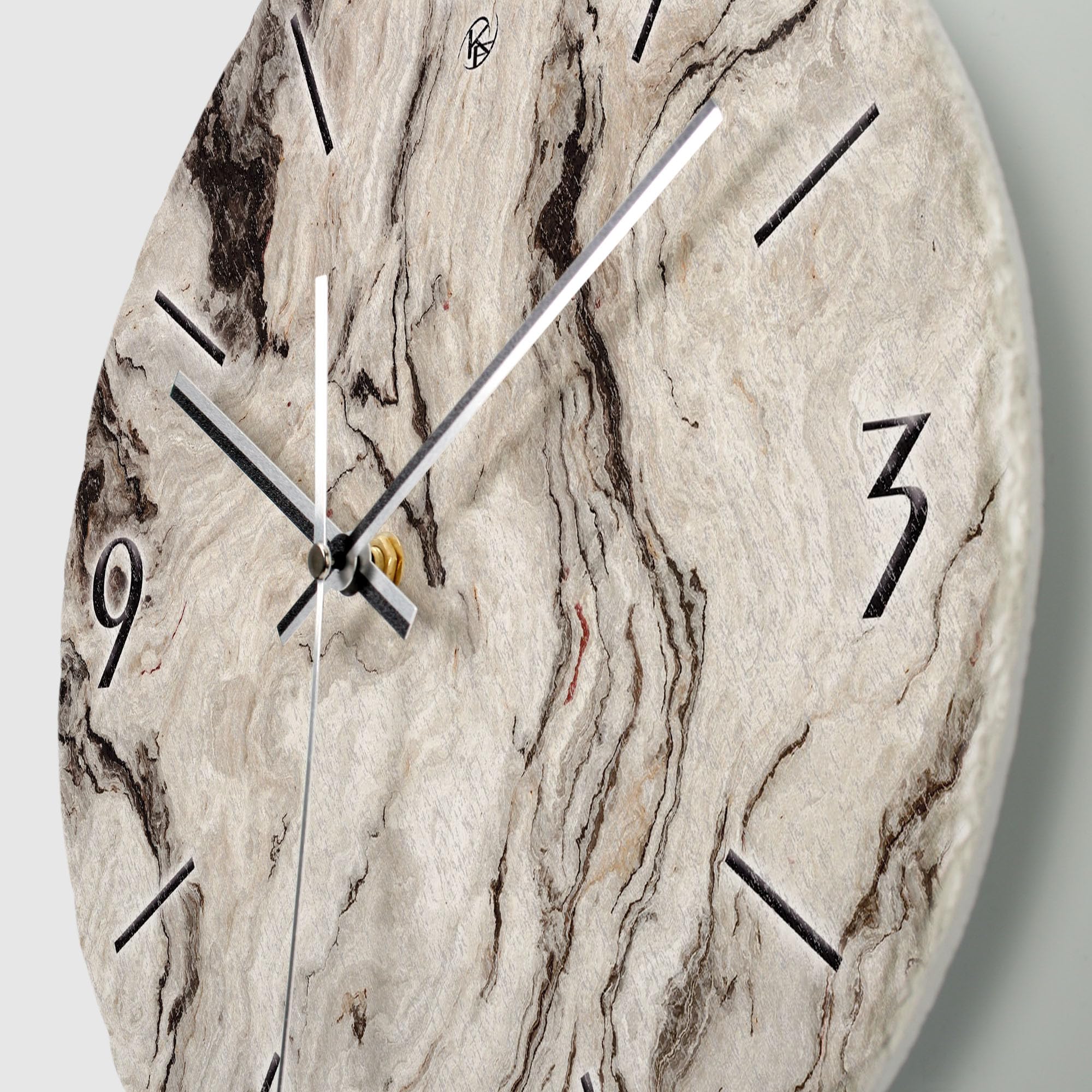 Kreative Feder Wanduhr „Marmor-Optik“ aus Stein (Keramik) in Schiefer-Optik; Durchmesser 30cm; mit leisem Uhrwerk (Marmor-Optik, leises Quarzuhrwerk)