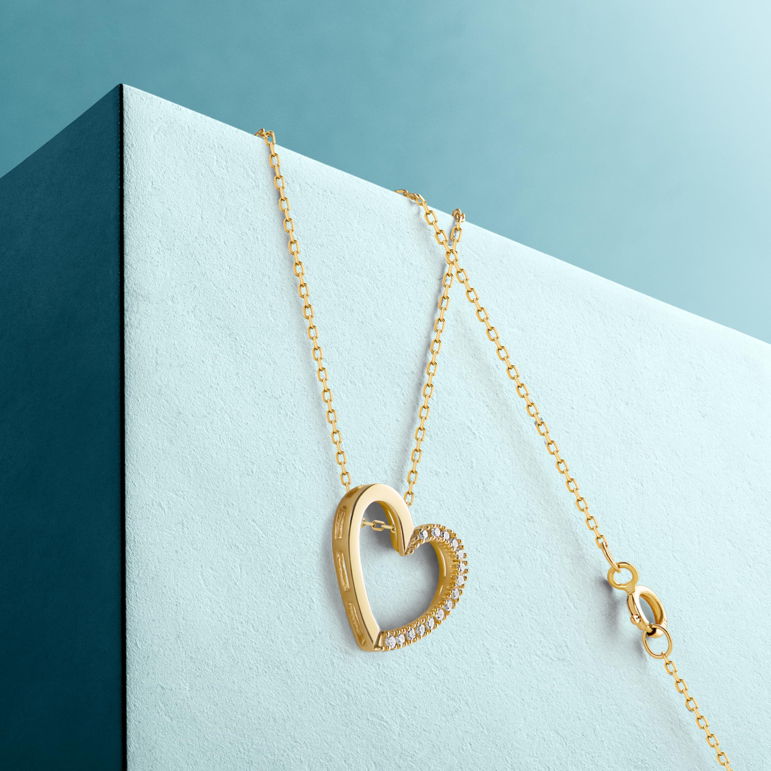 MIORE Collana con Cuore Oro Giallo e Diamanti Naturali, Vero Oro 9KT 375, Catenina con Pendente a Cuore Lucido e fila di Brillanti - Ciondolo con Catena anallergica. La Catenina è lunga Cm. 45.