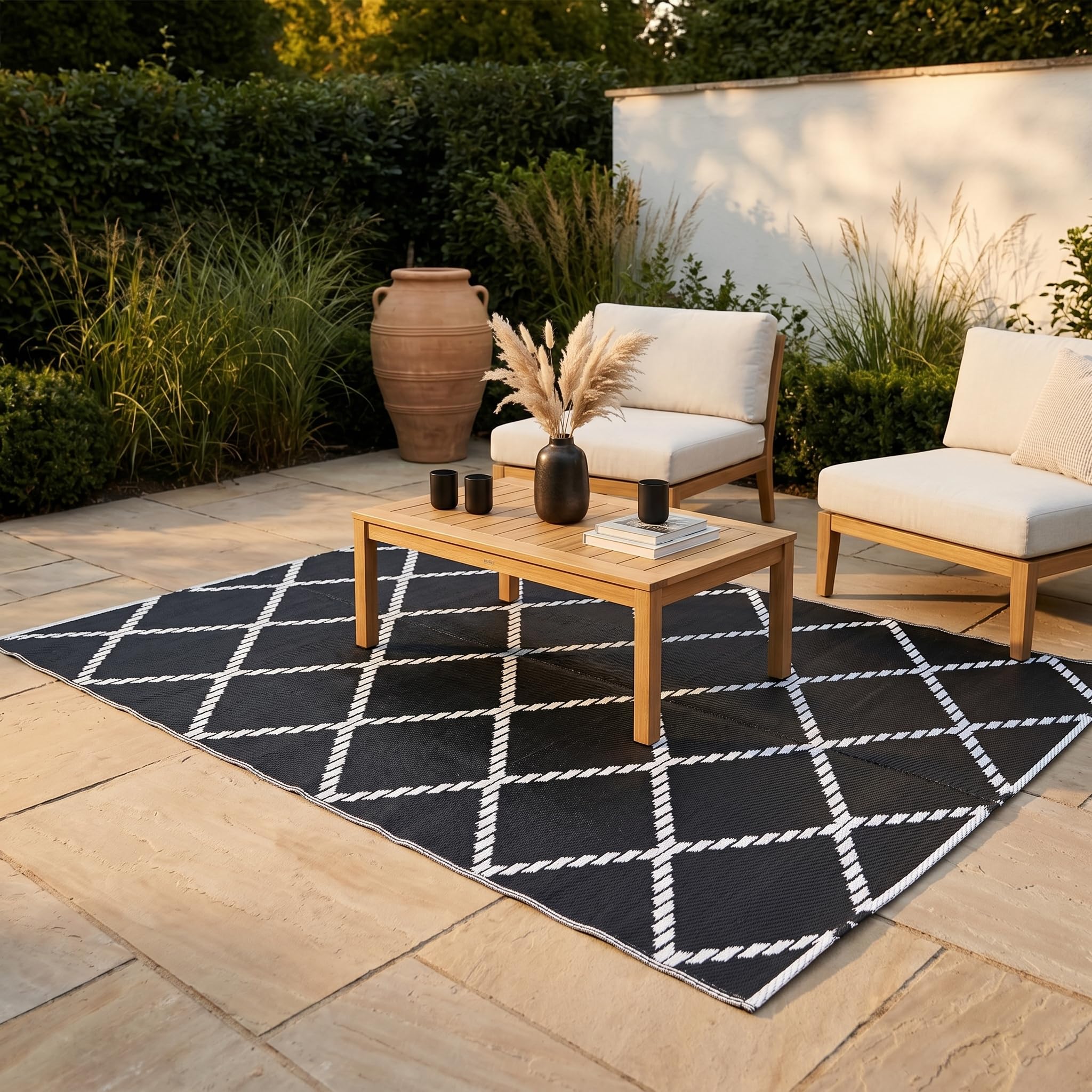 Grand tapis d'extérieur réversible et imperméable, pour jardin, terrasse, arrière-cour, pique-nique (noir et blanc, 160 x 230 cm)