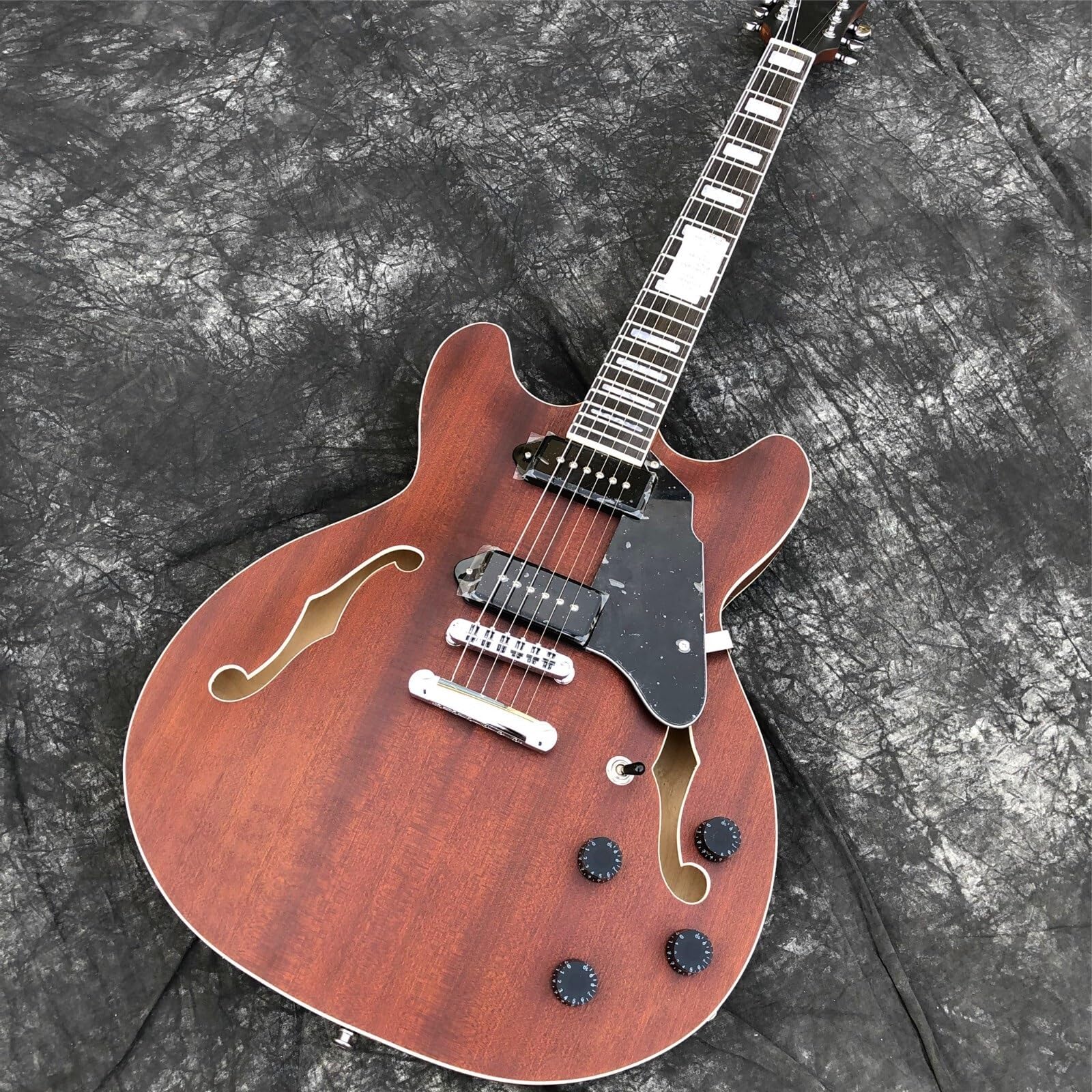 Gitara Elektryczna 6 Strunowa Matowa Brązowa Klonowa Gitara Elektryczna Semi Hollow Archtop Humbucker Pickup 22 Progi