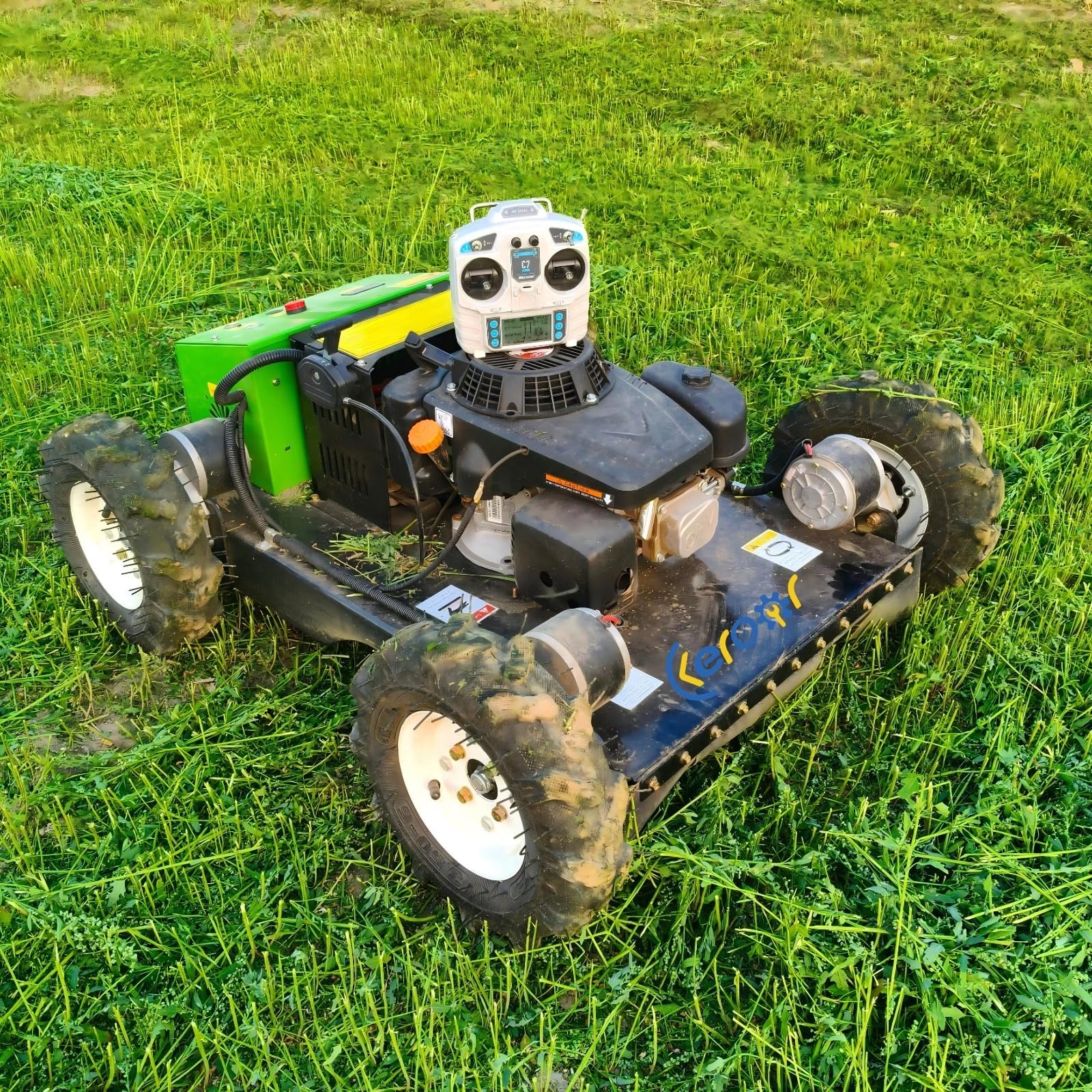 Robot de corte de césped, cortacésped con control remoto 4WD para grandes patios traseros y campos, cuenta con altura y velocidad de corte ajustables