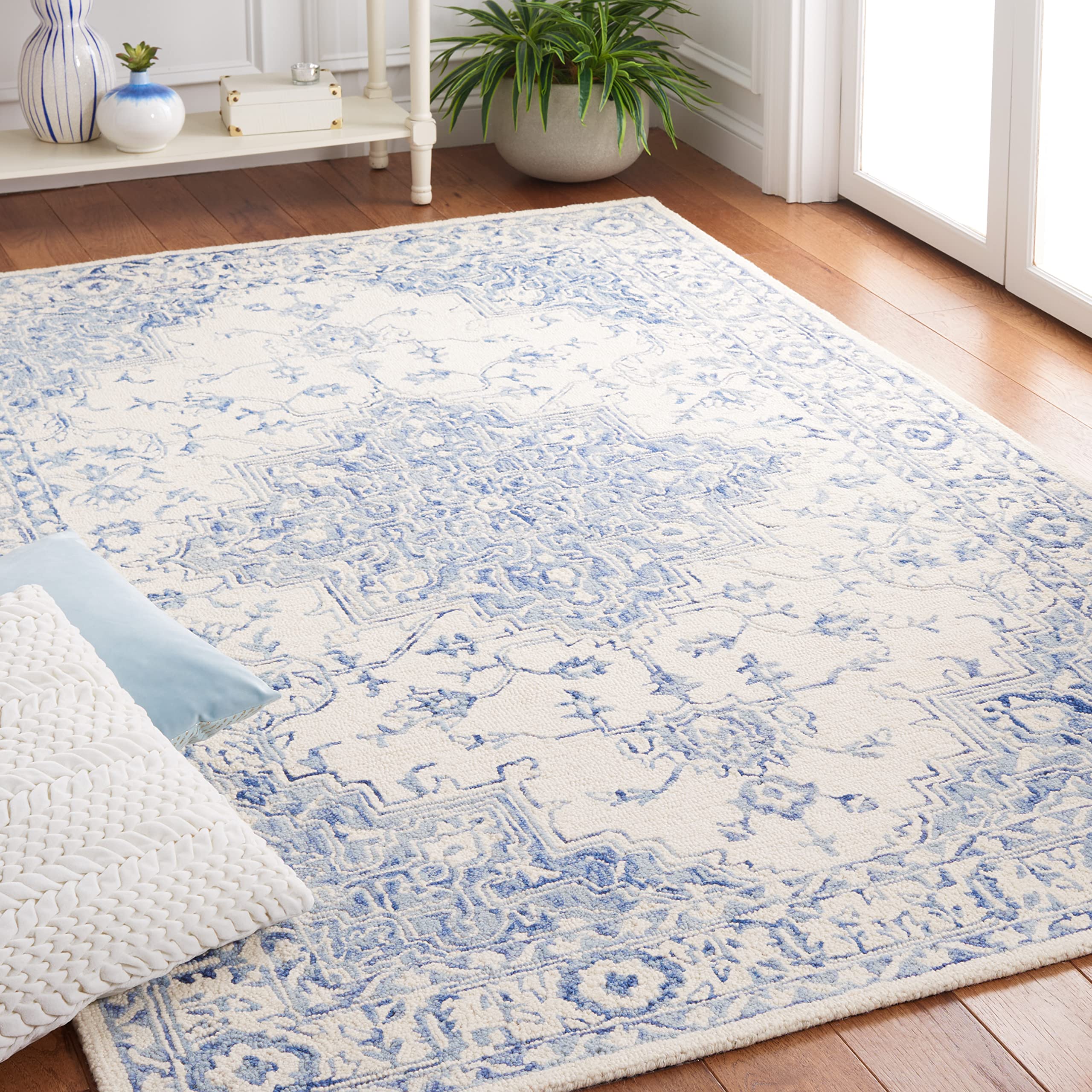 SAFAVIEH Metro Collection Accent Rug - 4' x 6', Blue & Ivory, Handmade Oriental Medallion Wool, Ideal for High Traffic Areas in Entryway, Living Room, Bedroom (MET874M)