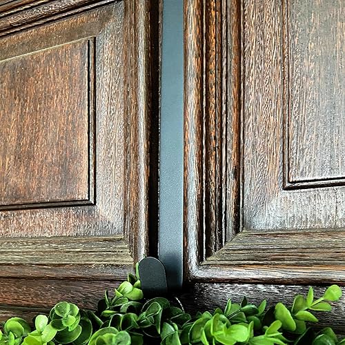 Miniatura 5 de Haute Decor Colgador de corona de doble cara (negro mate)  Cuelga decoraciones en la parte delantera y trasera de tu puerta  Ganchos fuertes que