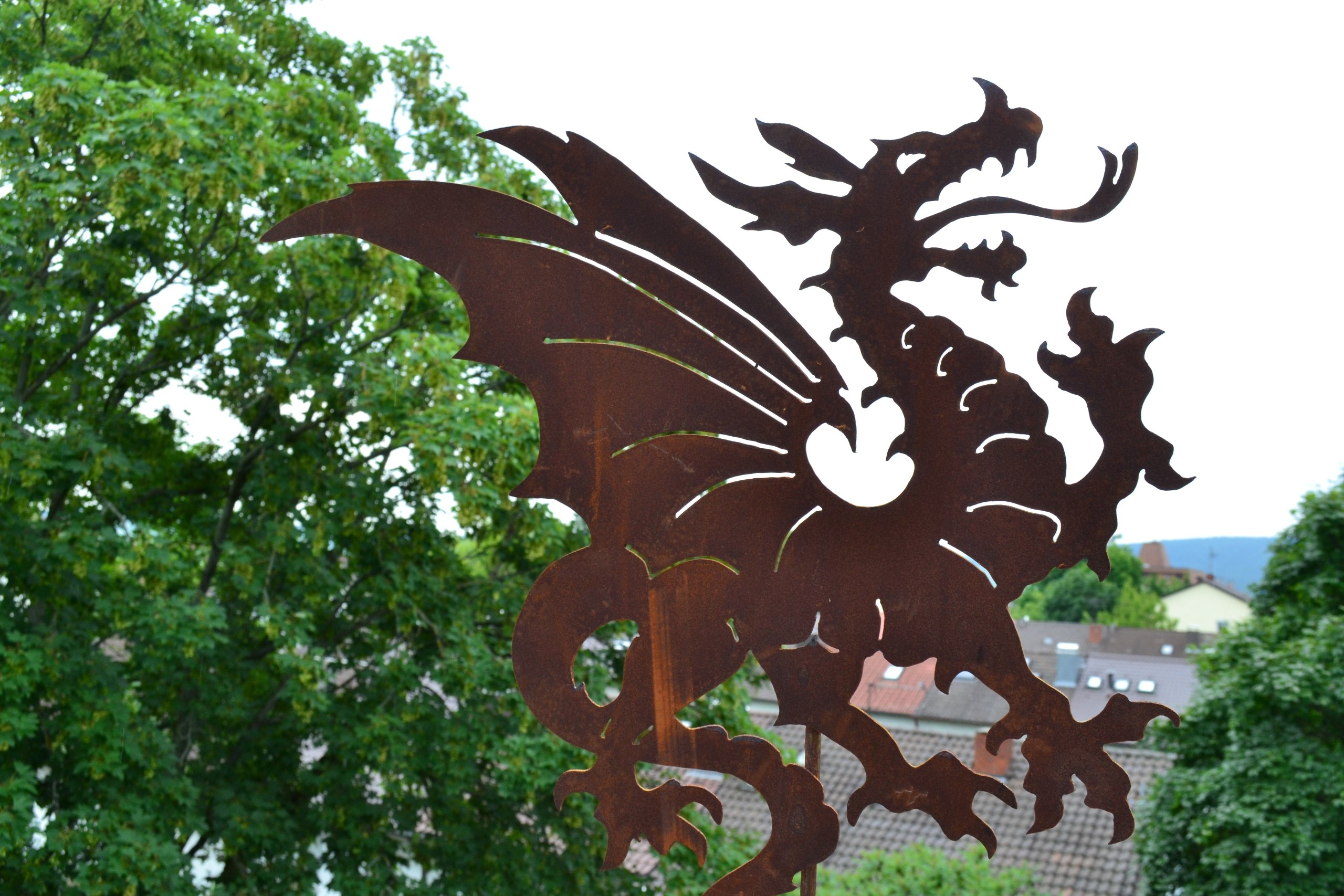Gartenstecker Drache- Figur 60 cm-außergewöhnlicher Metallstecker - Höhe gesamt 120 cm - Fabelwesen Drache-Gartendekoration - sehr gute Qualität