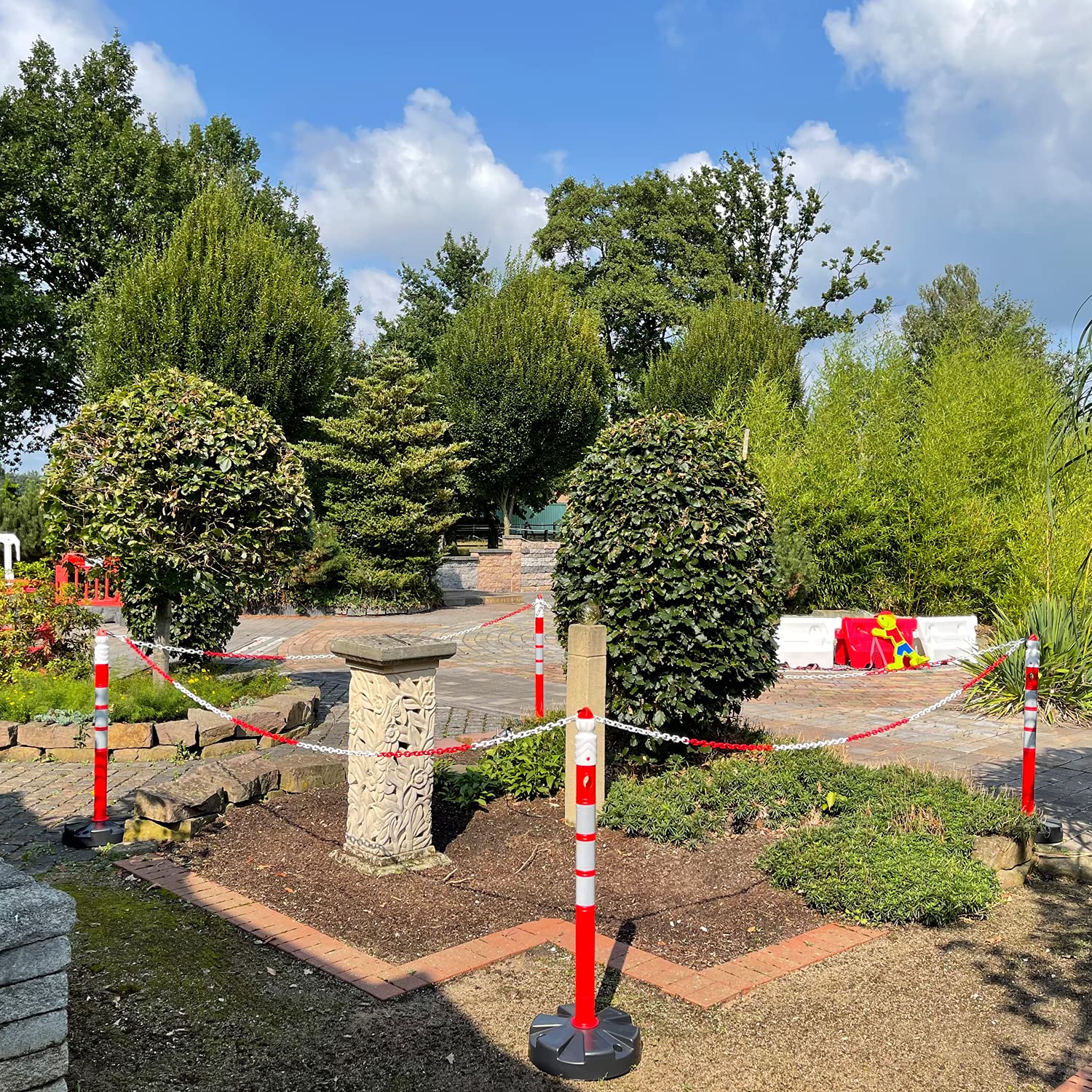 UvV-Shop Absperrpfosten aus Kunststoff inklusive Standfuss, stabile Ausführung 1 Meter Hoch (rot-reflex)
