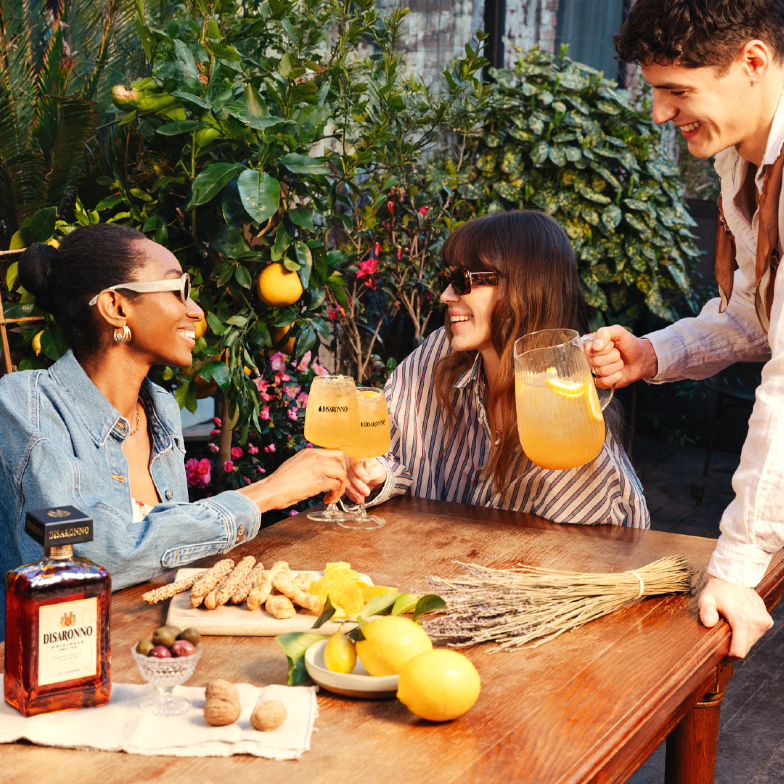 Disaronno Licor italiano Amaretto - licor elaborado a base de almendrina - 1 botella de 1L