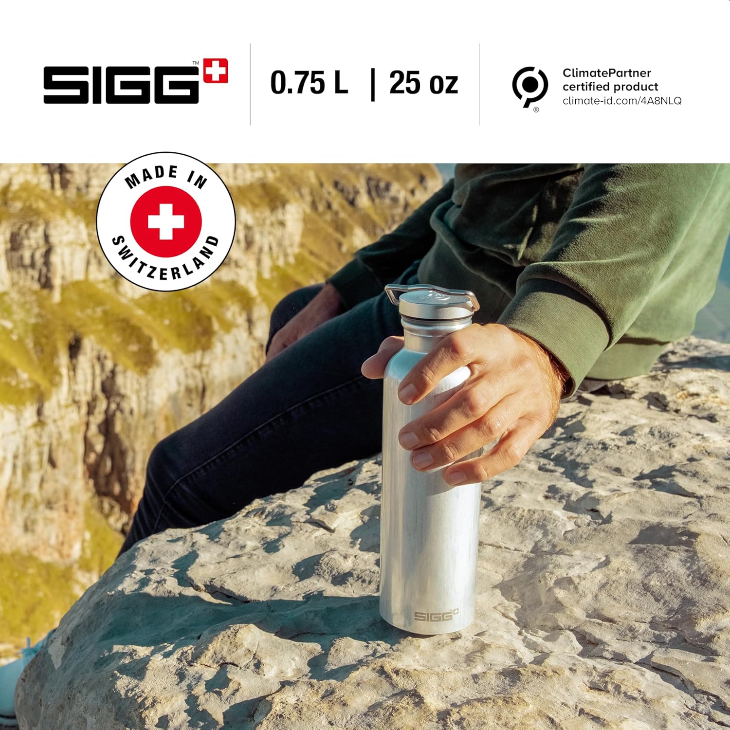 SIGG - Aluminum Water Bottle Original - Made in Switzerland - Lightweight - BPA-free - for Carbonated Drinks 17 / 25 Oz
