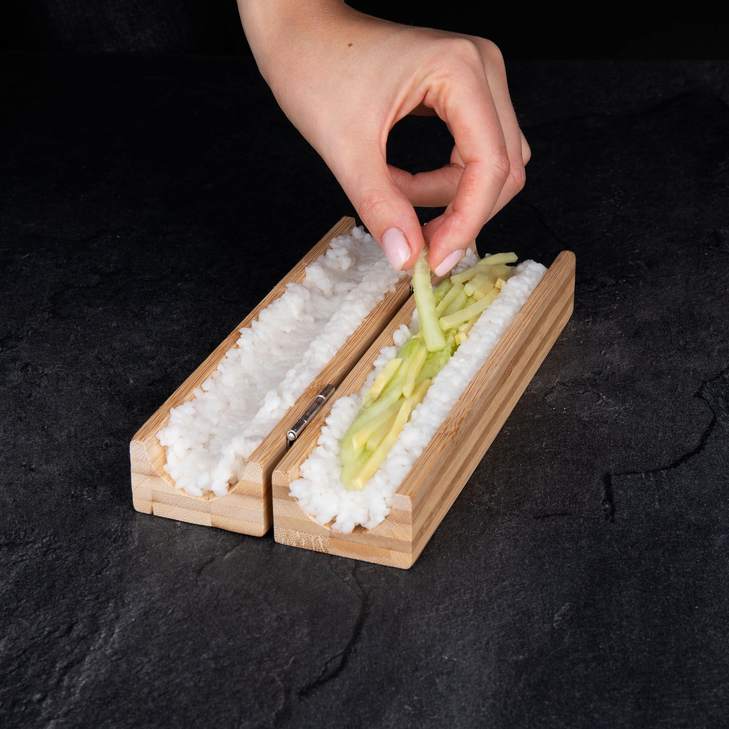 Toys4Boys Juego de Sushi - Roller Bazooka y Kit Con Alfombrilla de Bambú - Máquina Para Hacer Sushi 100% Bambú