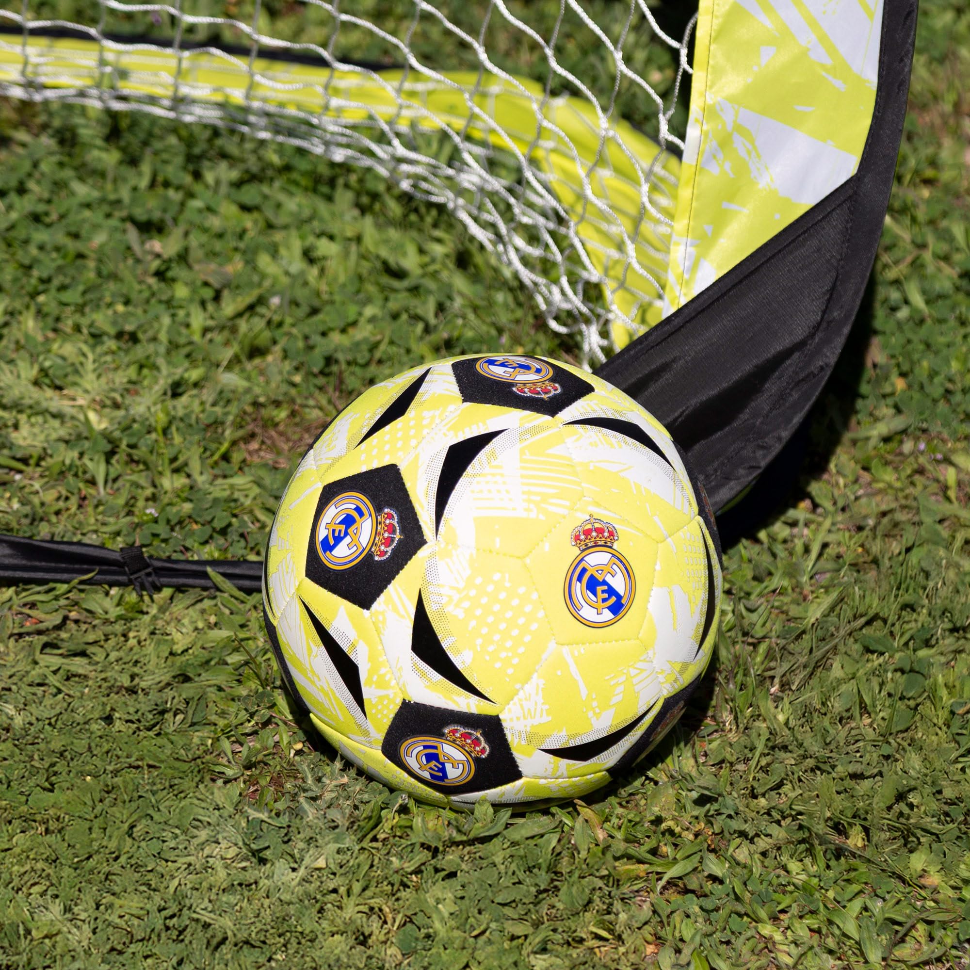 ColorBaby Real Madrid balón de fútbol Playa Neopreno Talla 5 21 cm Resistente al Agua