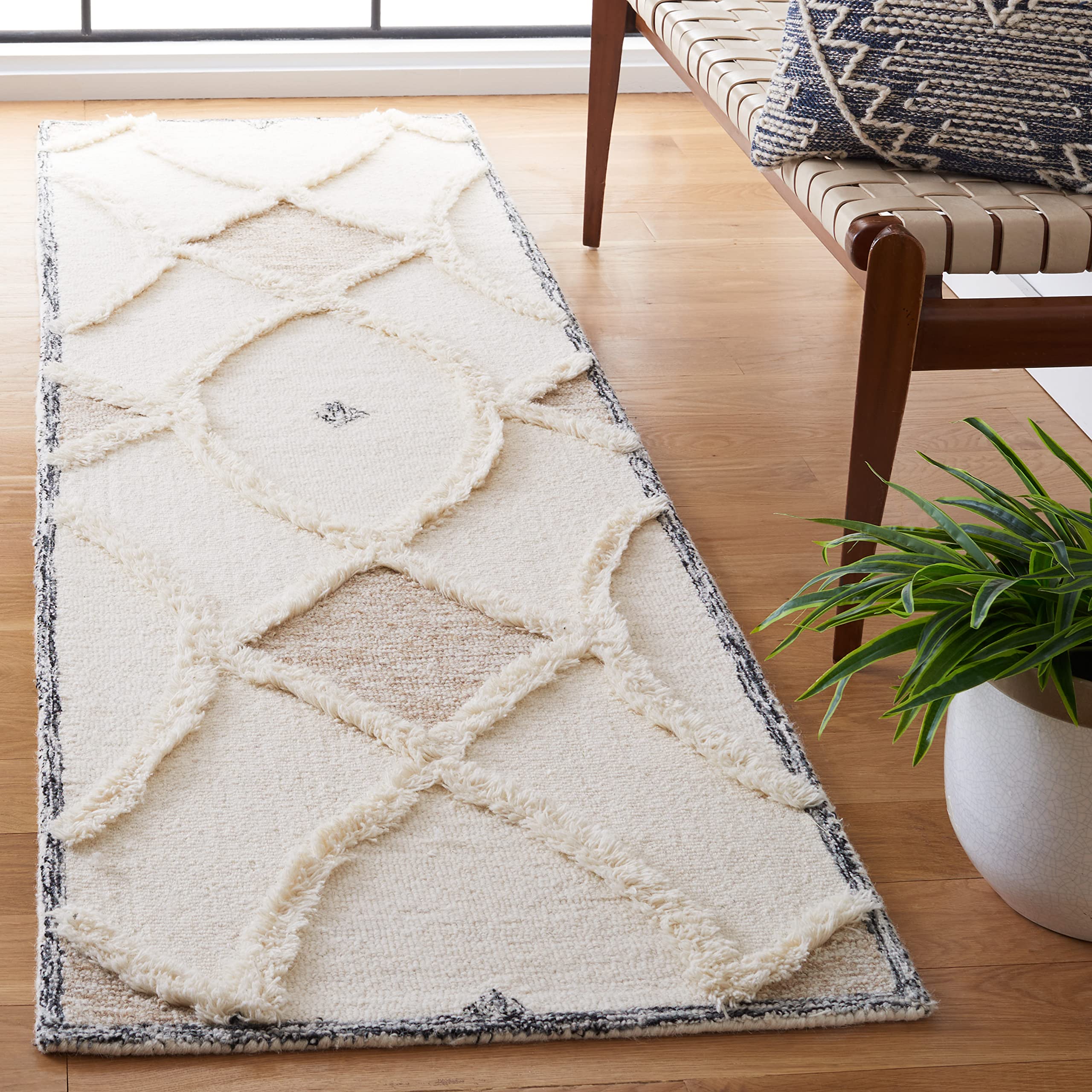 SAFAVIEH Casablanca Collection Runner Rug - 2'3
