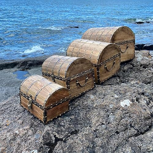 Miniatura 8 de Nautical Cove Cofre del tesoro de madera con acabado envejecido con remaches decorativos y tiras de hierro de refuerzo con cerradura y llaves de