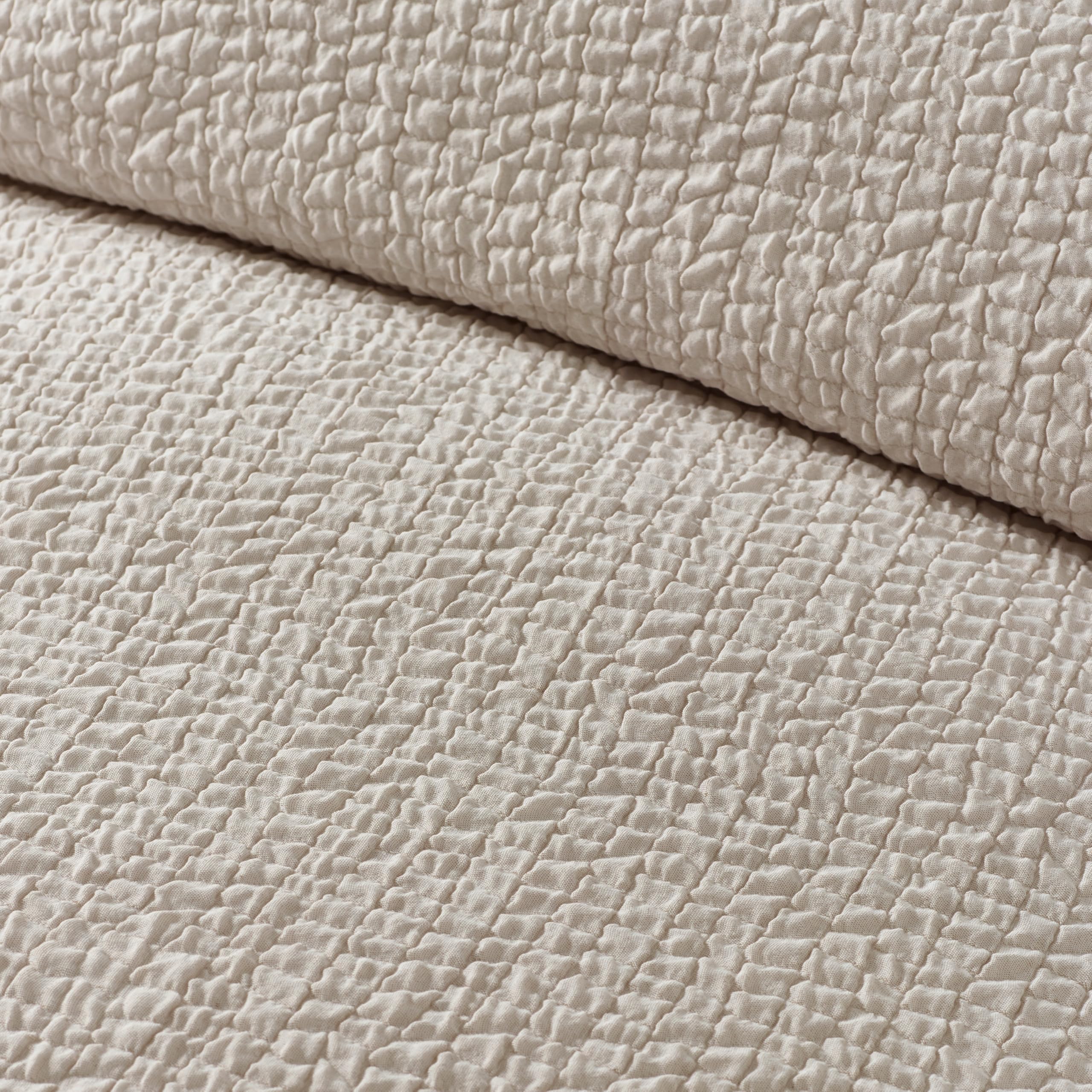 Catherine Lansfield Crinkle Seersucker Super King Duvet Cover Set including Pillowcases Natural - Image 3