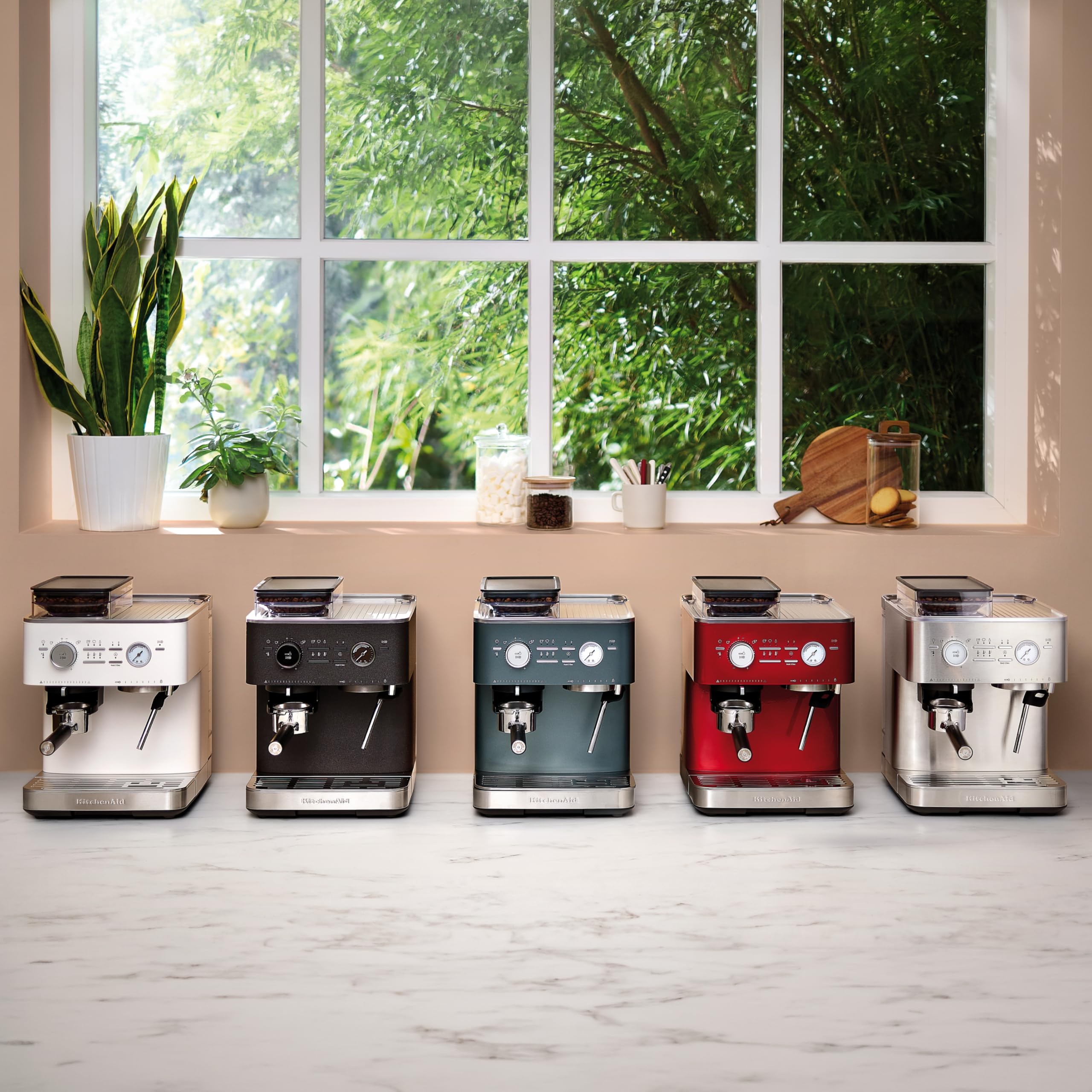 KitchenAid Machine a Café Grain - Machine à expresso semi-automatique - Machine Expresso et Cappuccino avec broyeur à café conique intégré - pot à lait 355 ml - Truffe noire