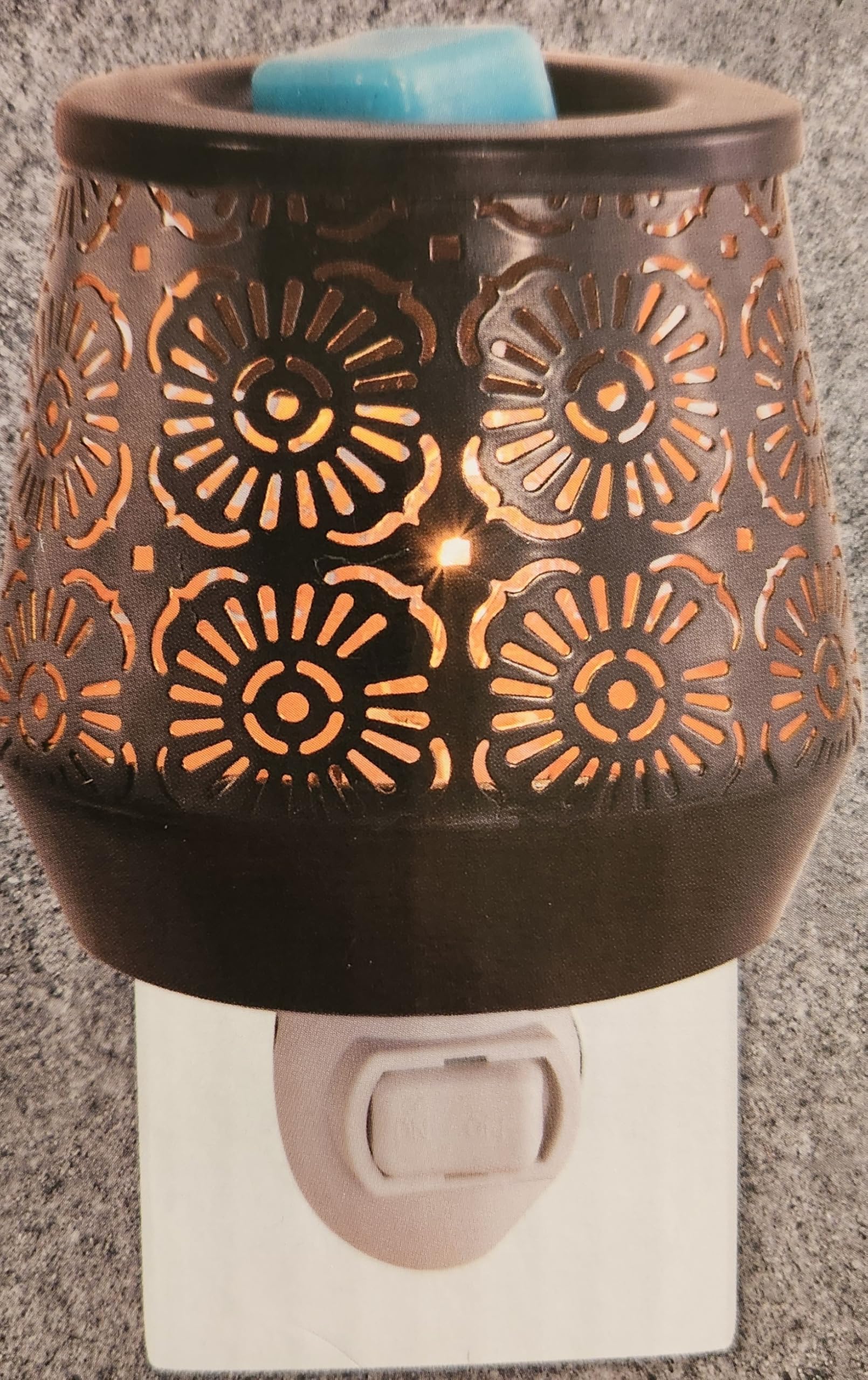 Decorative Floral Pattern Plug-in Wax Warmer, Bronze Metal Night Light with Cut-Out Design