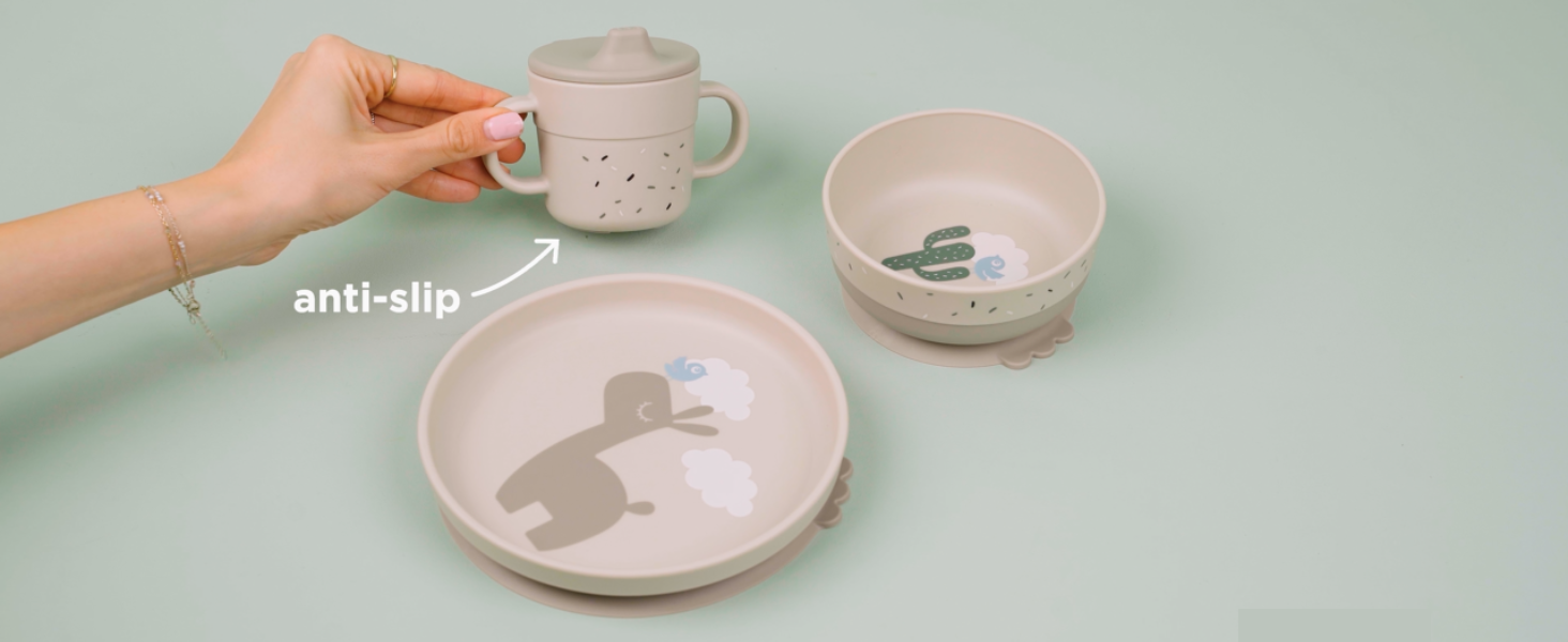 Done By Deer Set Di Stoviglie In PP Per Bambini, 3 Pezzi: Piatto, Ciotola E Tazza, Lavabile In Microonde E Lavastoviglie, Design Lalee