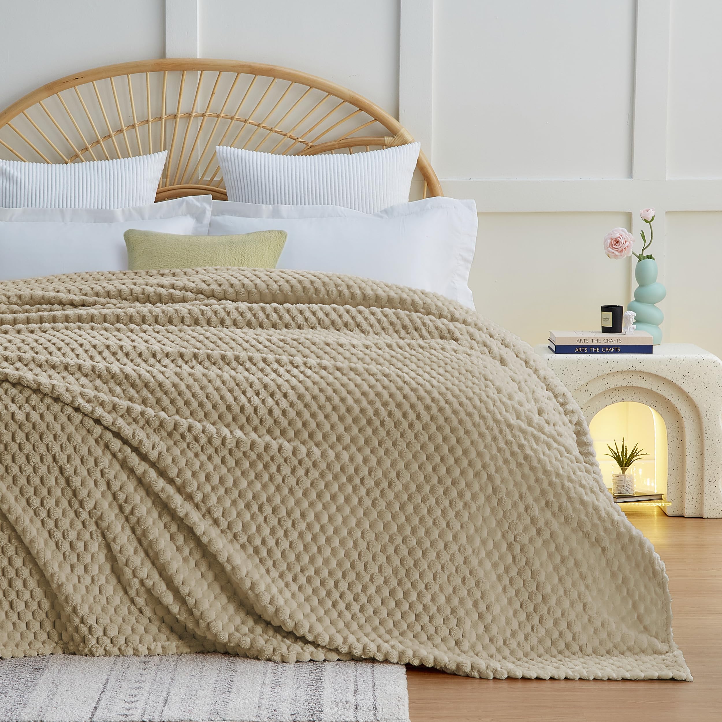 EXQ Home Fleece Blanket King Size for Couch or Bed - 3D Imitation Turtle Shell Jacquard Decorative Blankets - Cozy Soft Lightweight Fuzzy Flannel Blanket Suitable for All Seasons(90"×108",Light Tan)