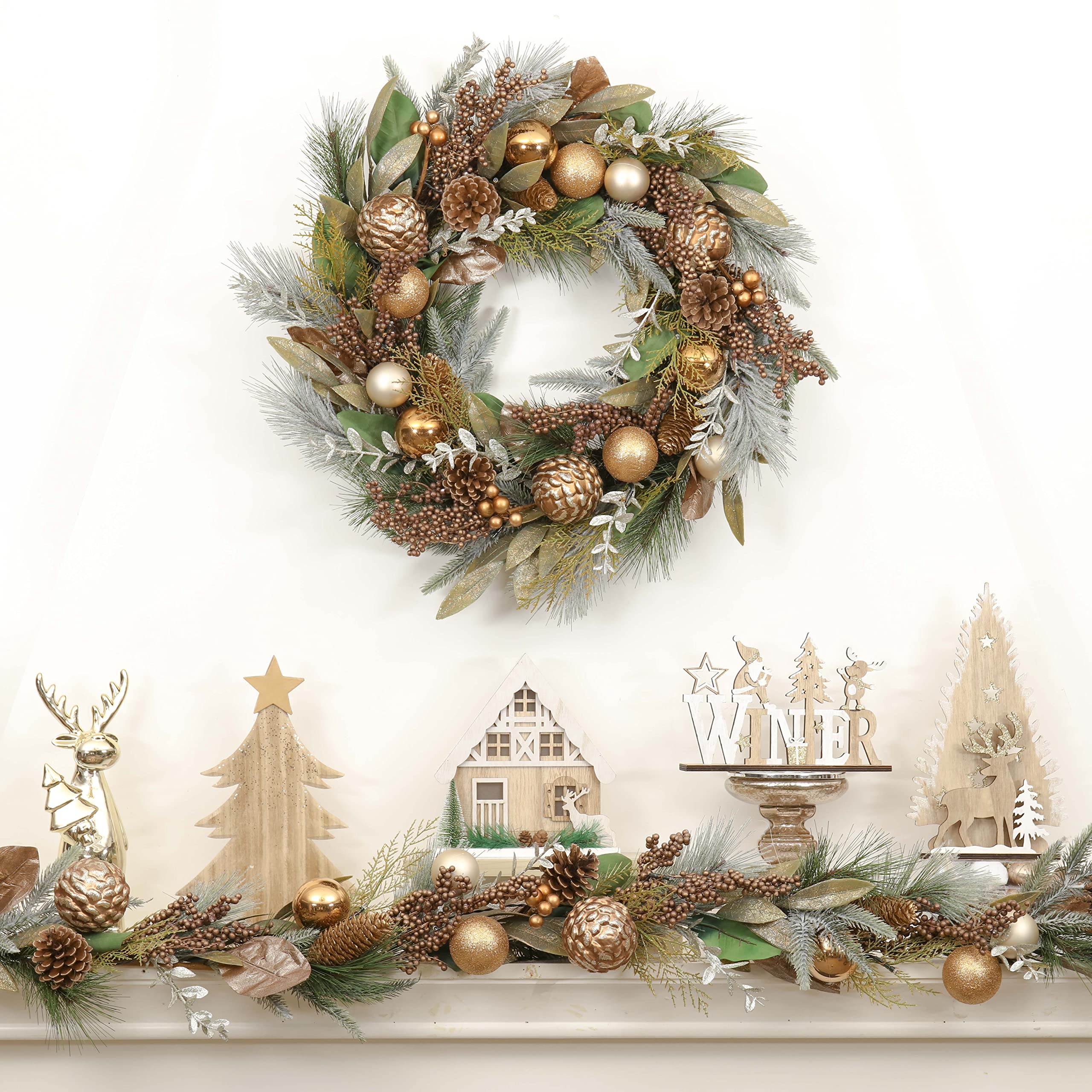 Valery Madelyn Corona De Navidad Iluminada Blanca Y Plateada – 18 Pulgadas Con 15 Luces LED A Pilas Y Temporizador Para Puerta Delantera