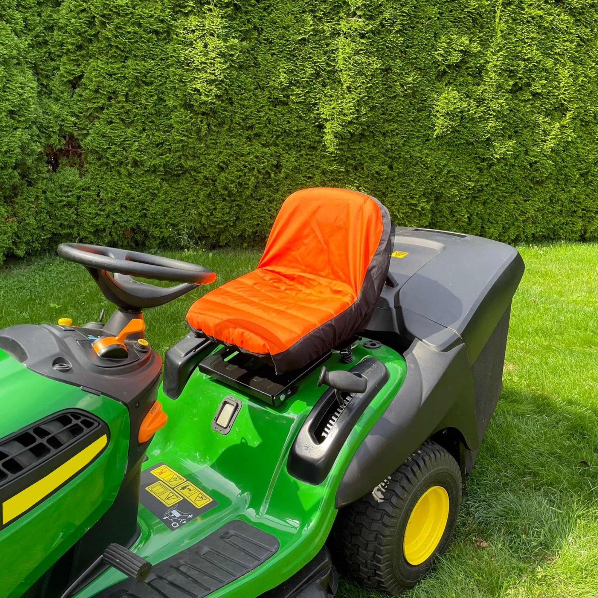 workingHOUSE Sitzbezug für Rasentraktoren und Aufsitzmäher, wasserabweisender Schonbezug aus strapazierfähigem Material, Sitzschoner mit 4 praktischen Taschen, optimaler Wetter- & UV-Schutz (Orange)