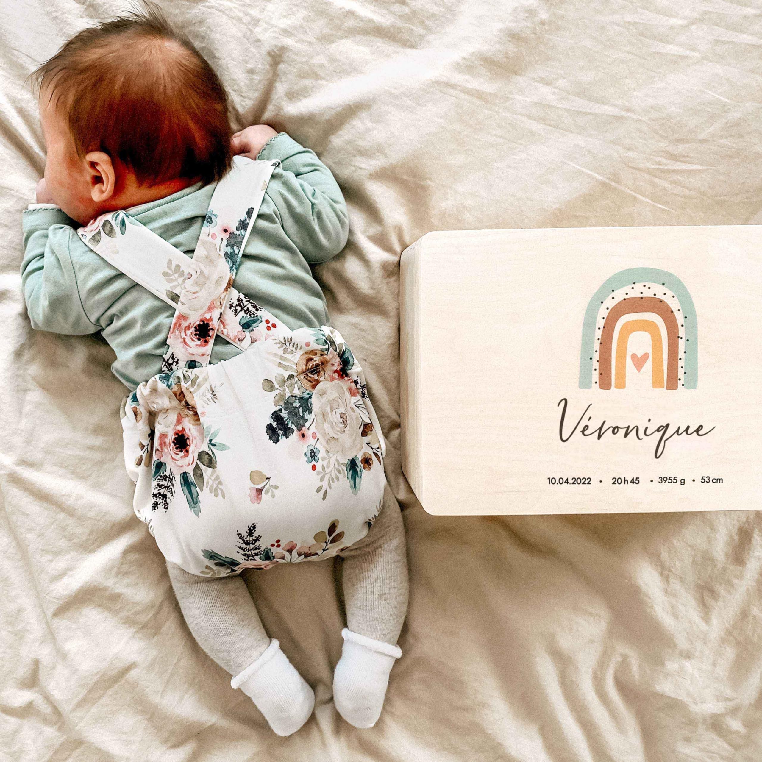 LAUBLUST Boîte à souvenirs bébé personnalisée - Cadeau de naissance avec prénom | Arc-en-Ciel, tailles S, M, L - Boîte à souvenirs pour filles & garçons | Boîte en bois naturel ou blanc, FSC®