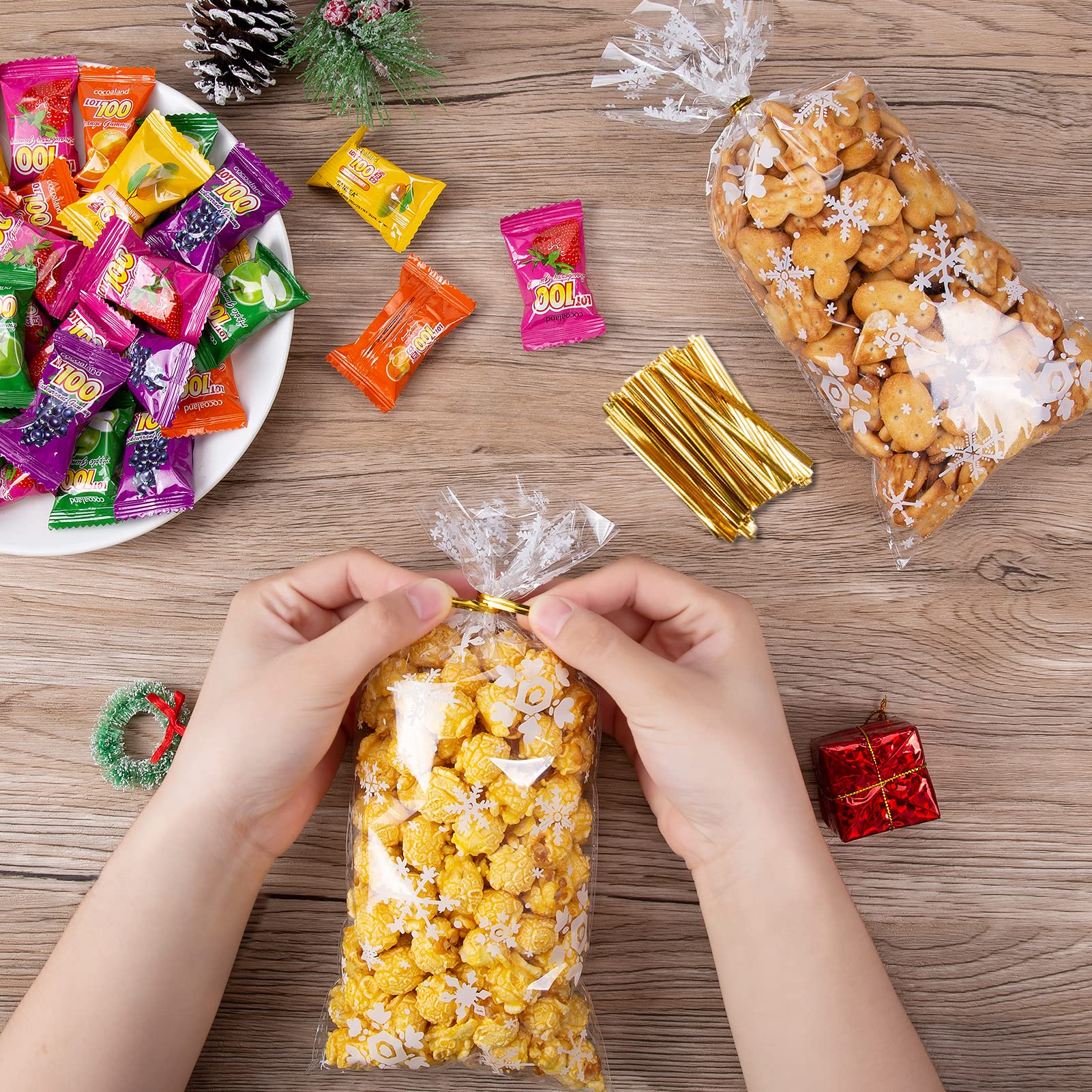 100 Sacchetti Regalo Di Natale In Cellophane Con Fiocchi Di Neve E Laccetti Dorati - 27x13 Cm Per Biscotti E Caramelle