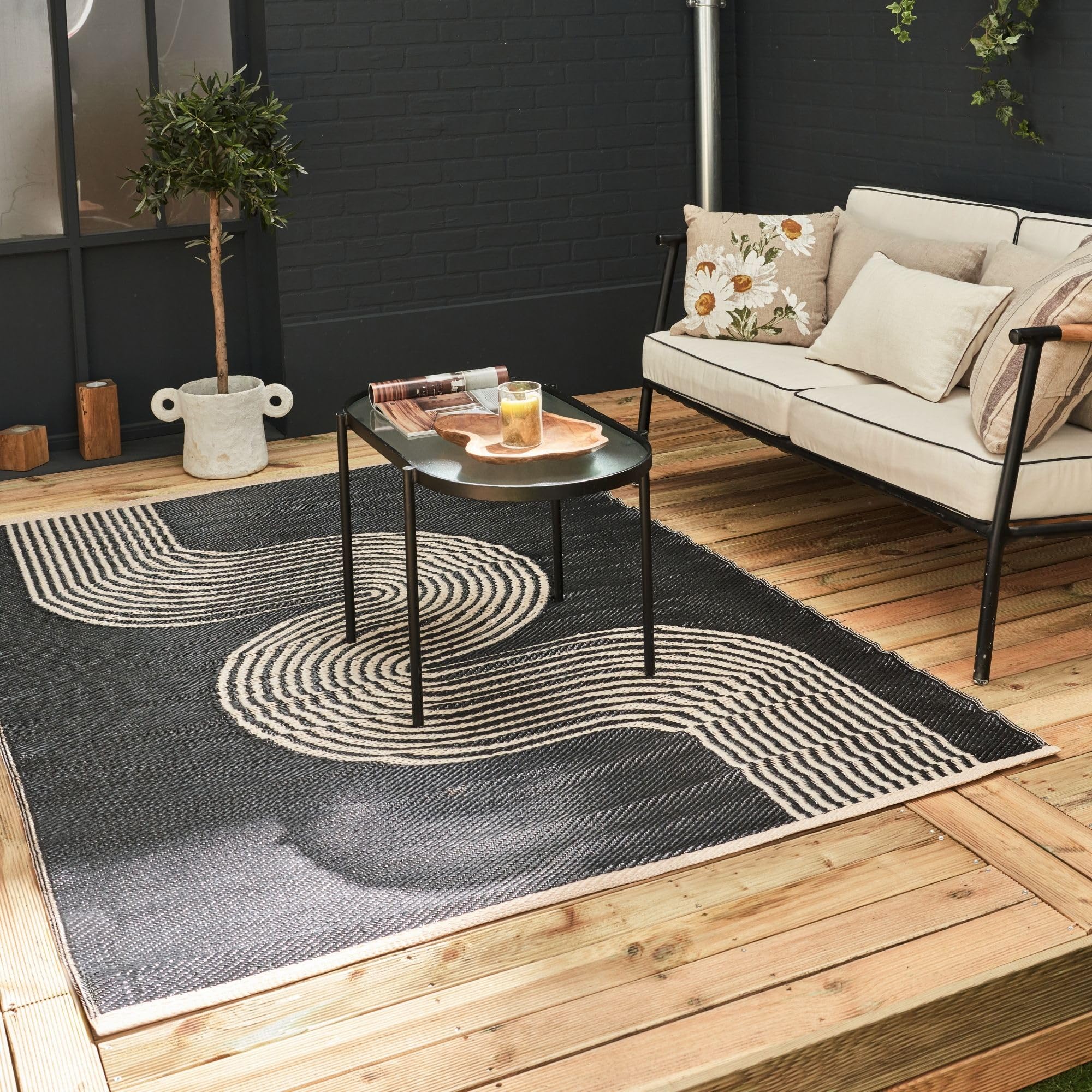 THE RUGS Urban Collection Outdoor Rug - Easy to Clean, Reversible, Waterproof Plastic Outdoor Rugs for Garden, Patio, Balcony, Camping - Contemporary Plastic Straw Rug - Waves Black/Beige, 240x340cm