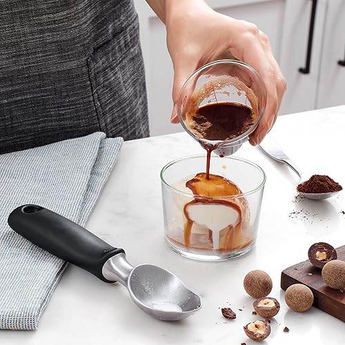 Miniatura 4 de OXO Good Grips - Jarra medidora en ángulo (2.0 fl oz)