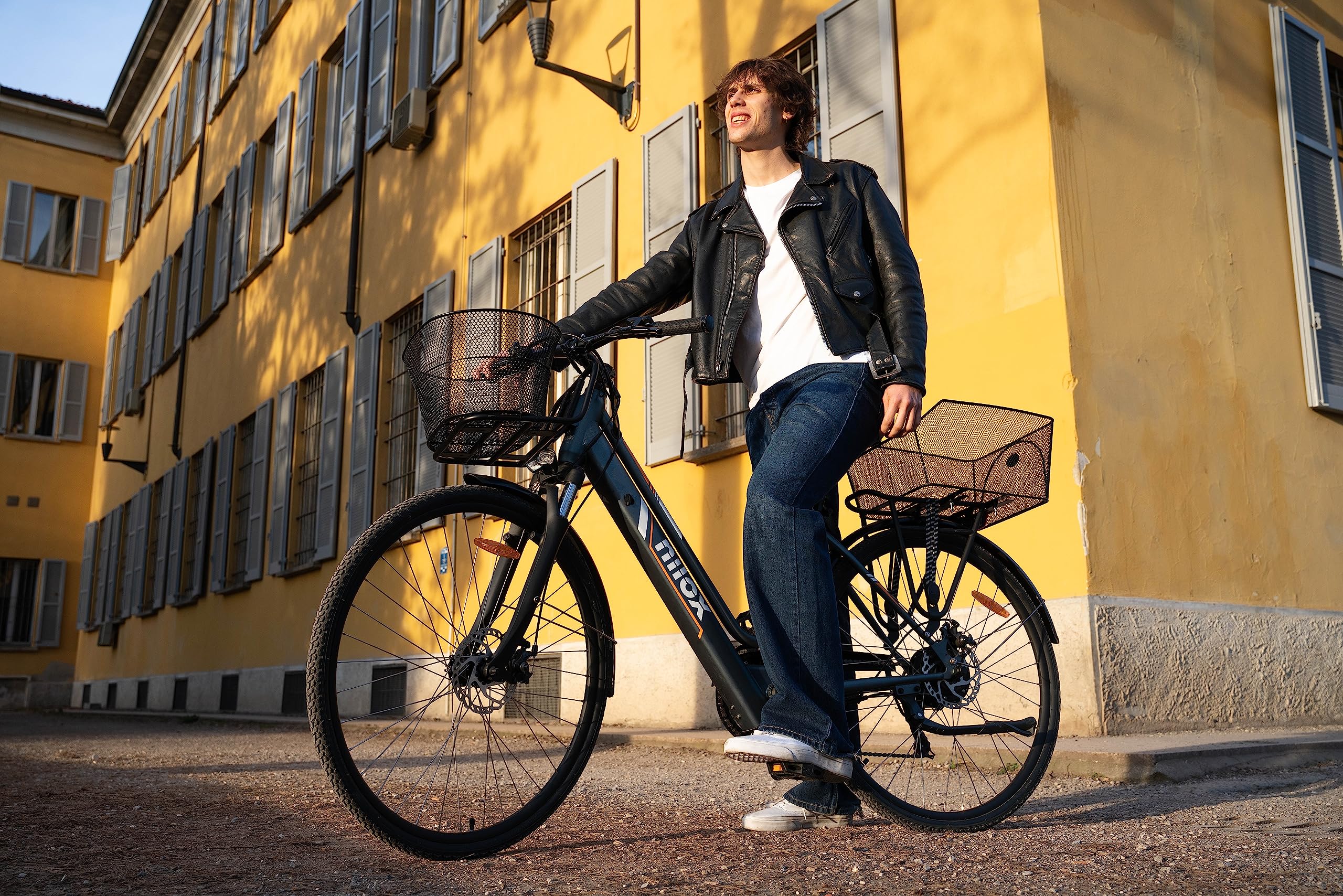 Nilox, Ebike Cargo Mid, Bici Elettrica Fino a 15 kg Anteriori e 50 kg Posteriori, Autonomia fino a 60 km, Motore BAFANG M400 250W, Batteria 13 Ah 468 Wh, Freni idraulici e cambio SHIMANO 7 velocità