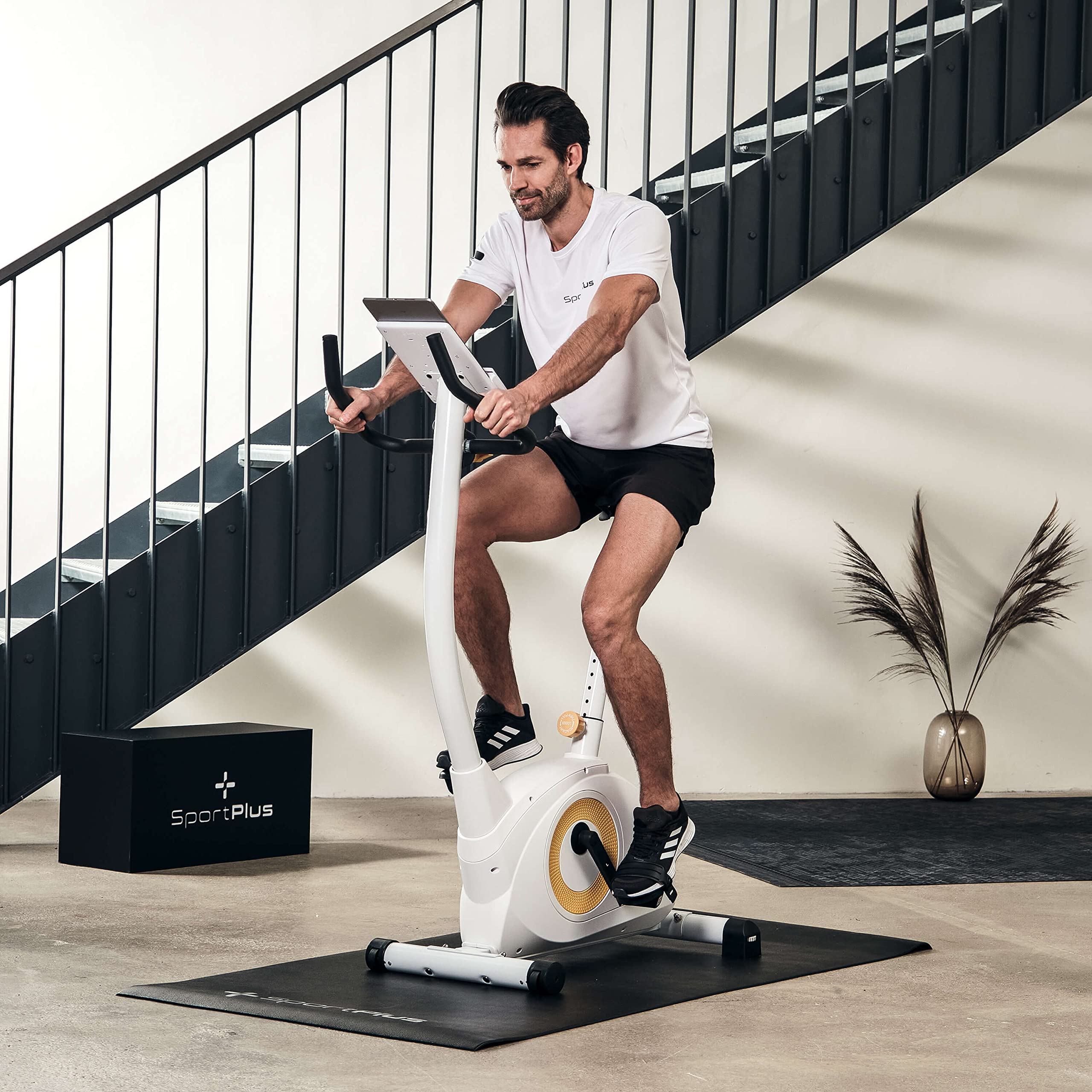 SportPlus COMPACT Vélo d'appartement 24 niveaux résistance pulsomètre intégré compatibilité applis cardio-training