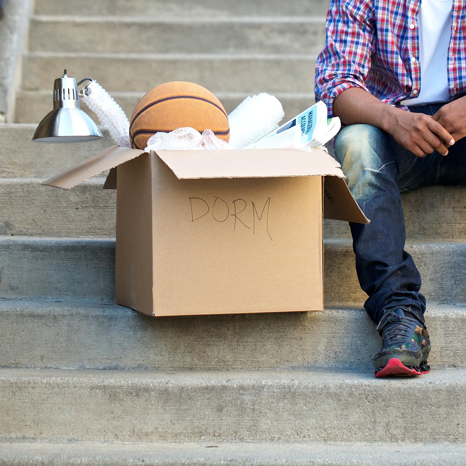 🔥 Hot Deals Duck Brand Moving Kit with 12 Boxes, 4 Rolls Bubble Wrap, 1 Roll HD Clear Packing Tape (280640)