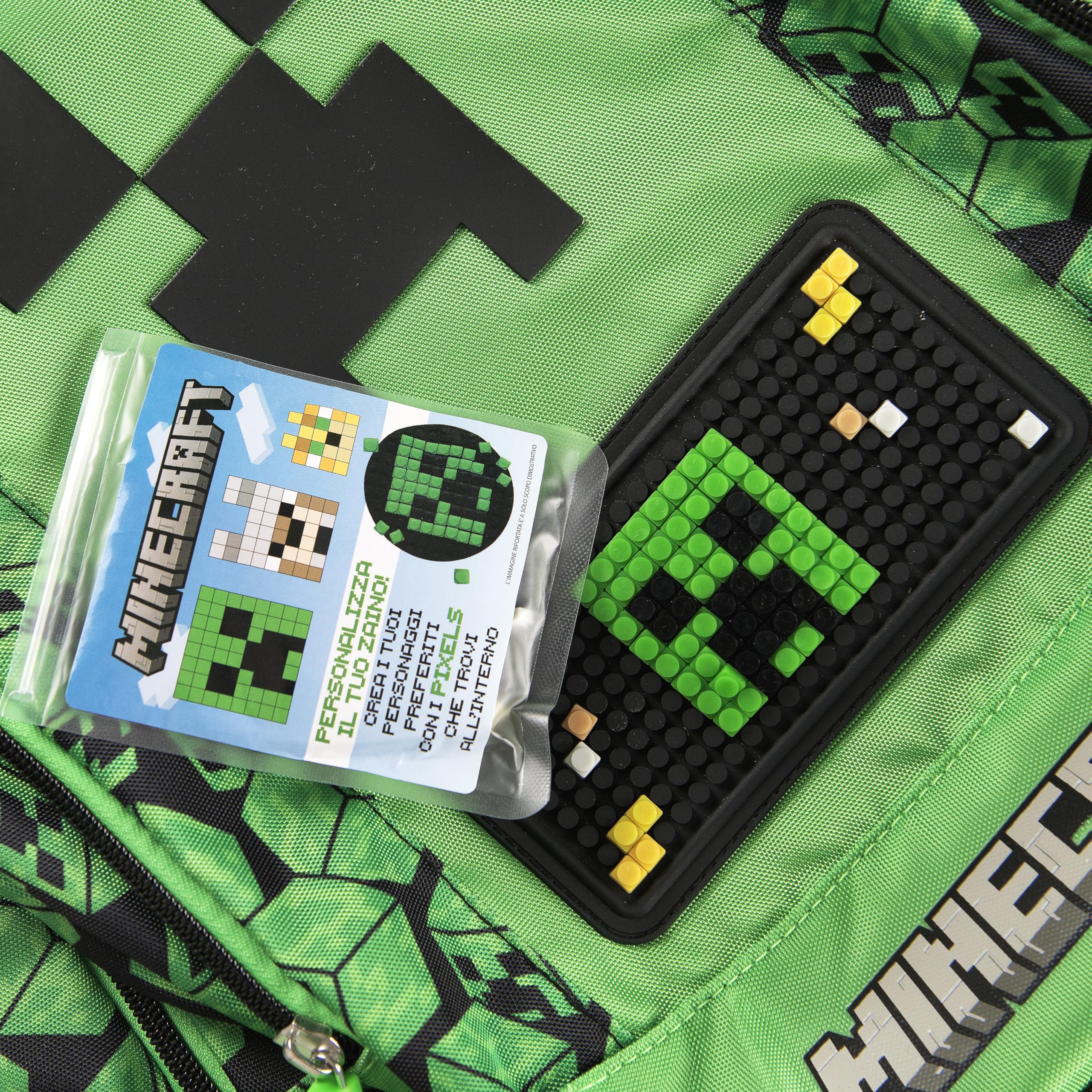 MINECRAFT Oficjalny plecak szkolny Minecraft z 2 dużymi przestrzeniami środkowymi, wyprofilowaną kieszenią przednią, bocznymi kieszeniami z siatki, regulowanymi wyściełanymi paskami na ramię