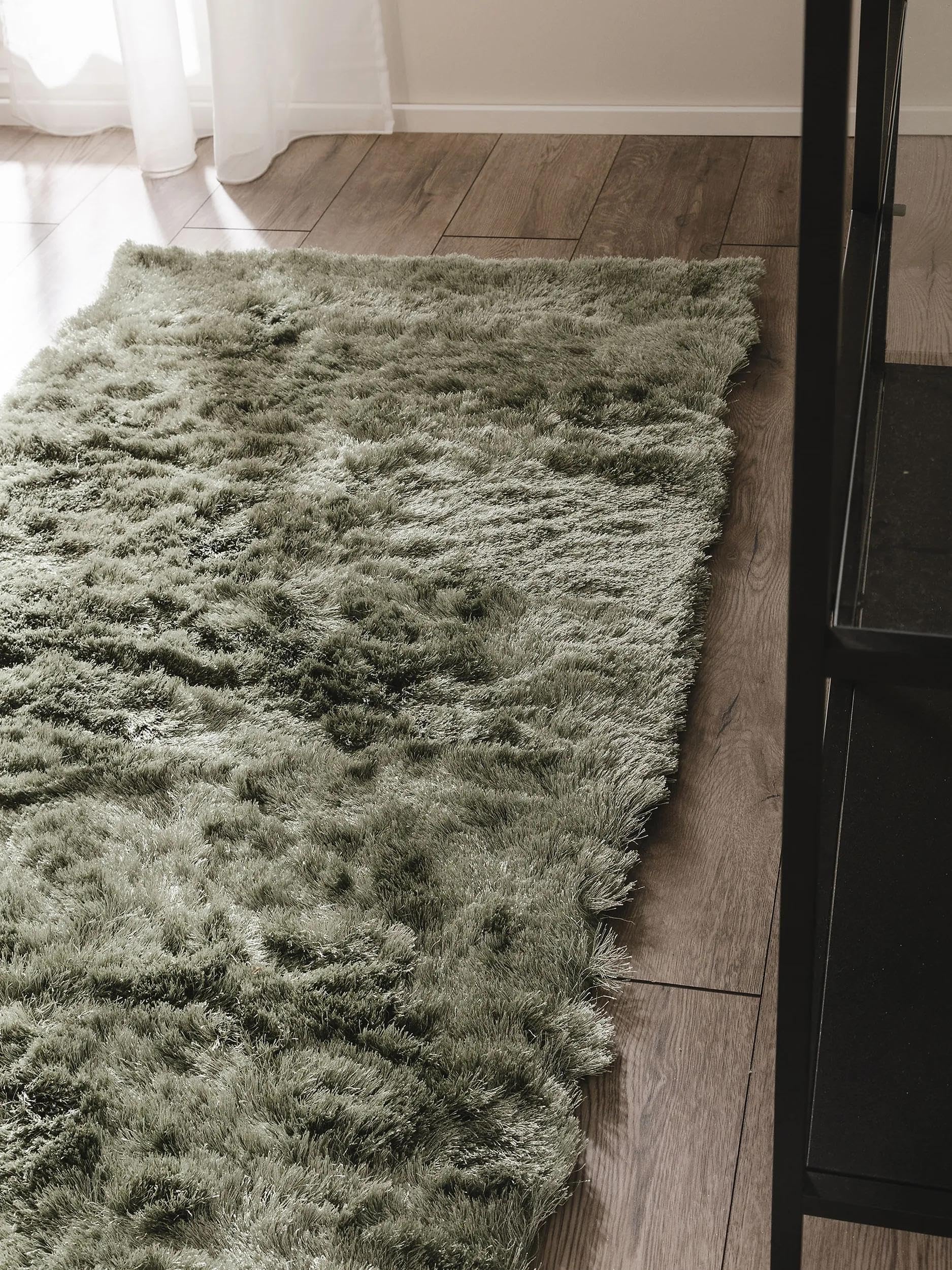benuta Nest Hochflorteppich Whisper - Grün 80x300 cm - Kuschelig Weicher Teppich für Schlaf- und Wohnzimmer - Pflegeleicht - Fußbodenheizung Geeignet