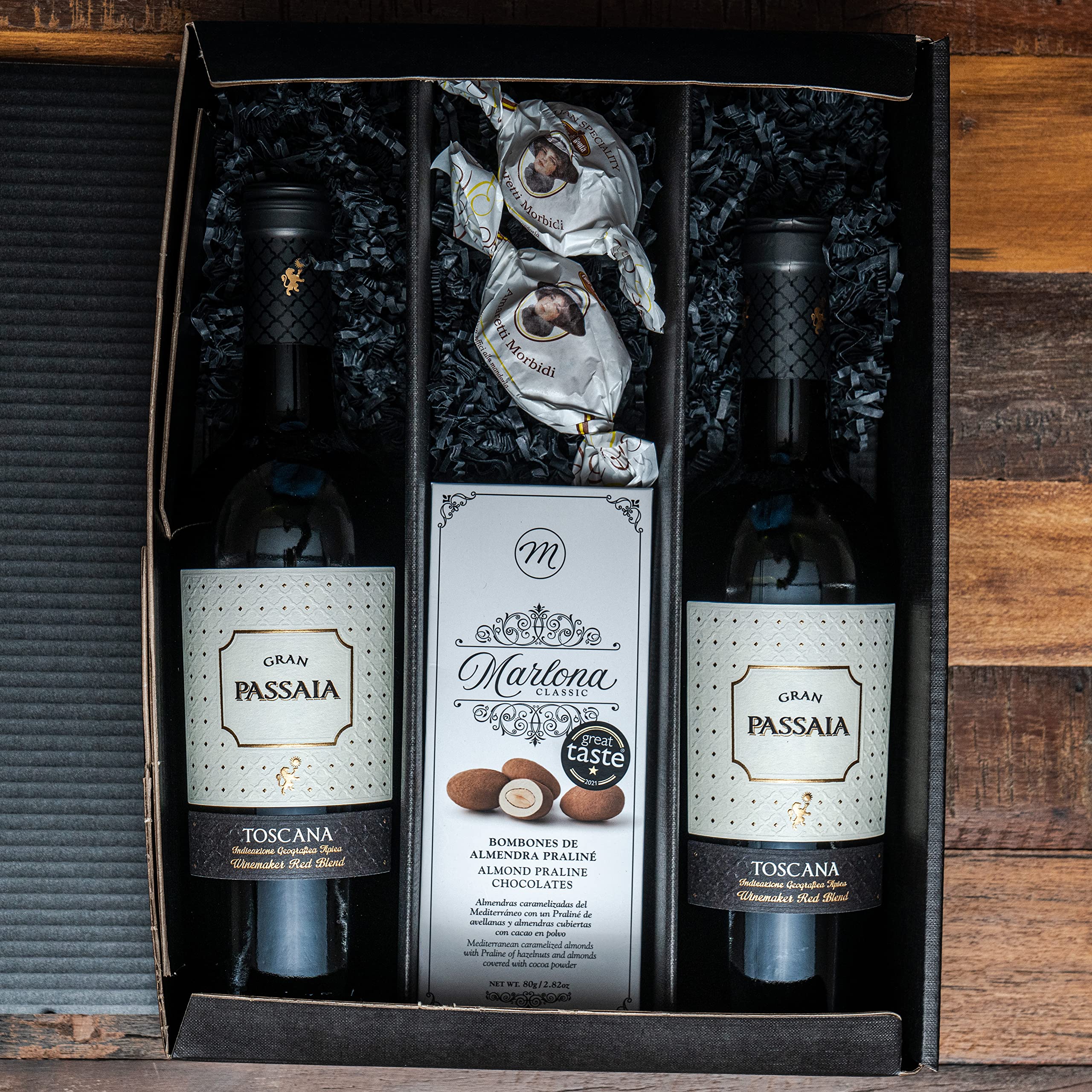 Geschenkset italienischer Rotwein aus der Toskana mit Mandelpraliné und Amaretti | Ein Weinpräsent für Genießer und Weinkenner