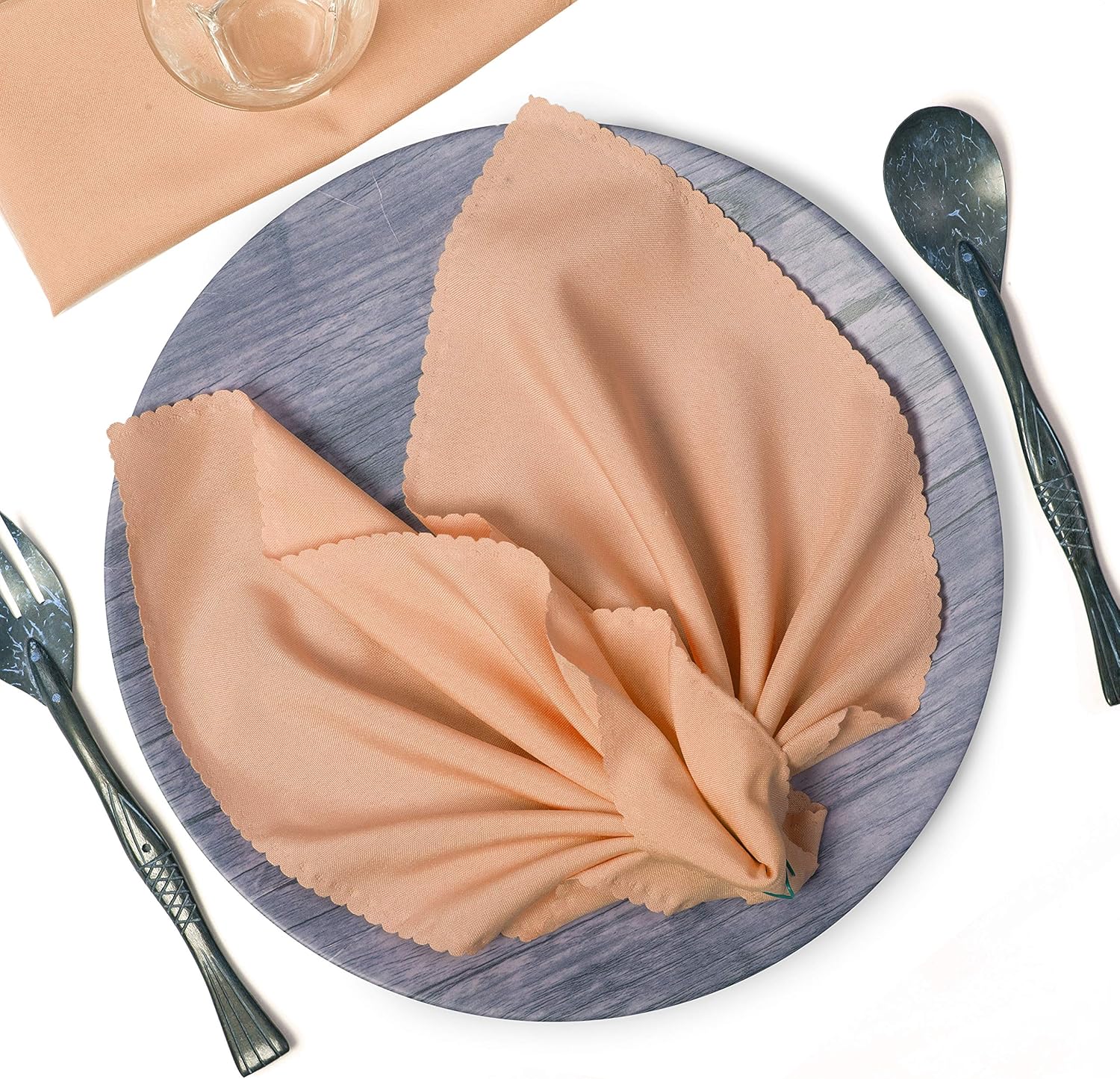 MDS Pack of 100 Polyester Napkins 17 x 17 Inch Square with Scalloped Edge, Plain Washable Reusable Dining Table Cloth Napkin for Wedding Party Banquet Home Restaurant Bistro Decoration - Peach