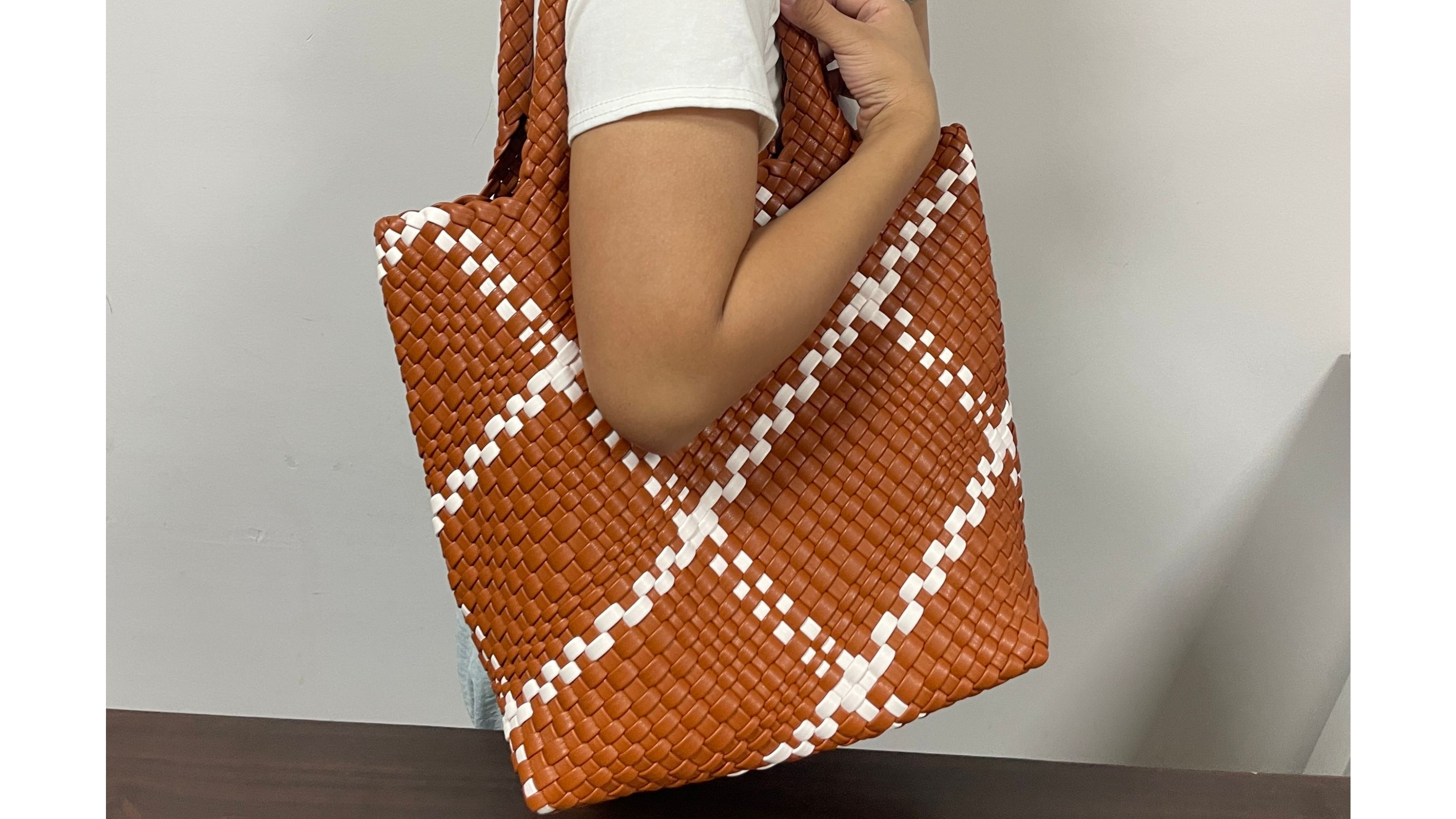 Bolso Tote tejido para mujer, grande, de cuero vegano miniatura 7