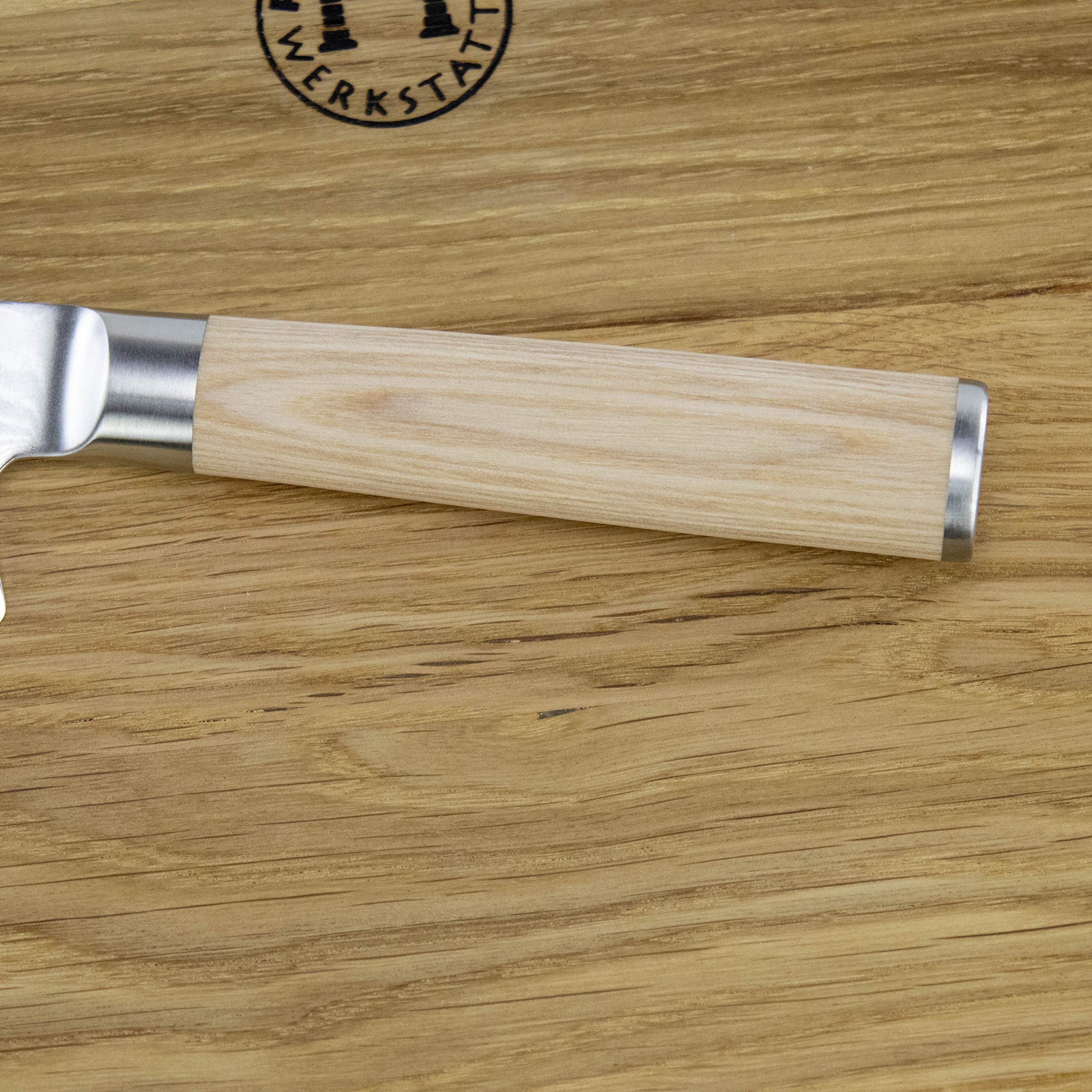 Kai Shun Classic White Kochmesser DM-0777W Kiritsukemesser ultrascharf und limitiert 5555 St., hochwertiges Damastmesser mit 15 cm Klinge + großes Eichenbrett 34x21 cm, VK: 239,- €