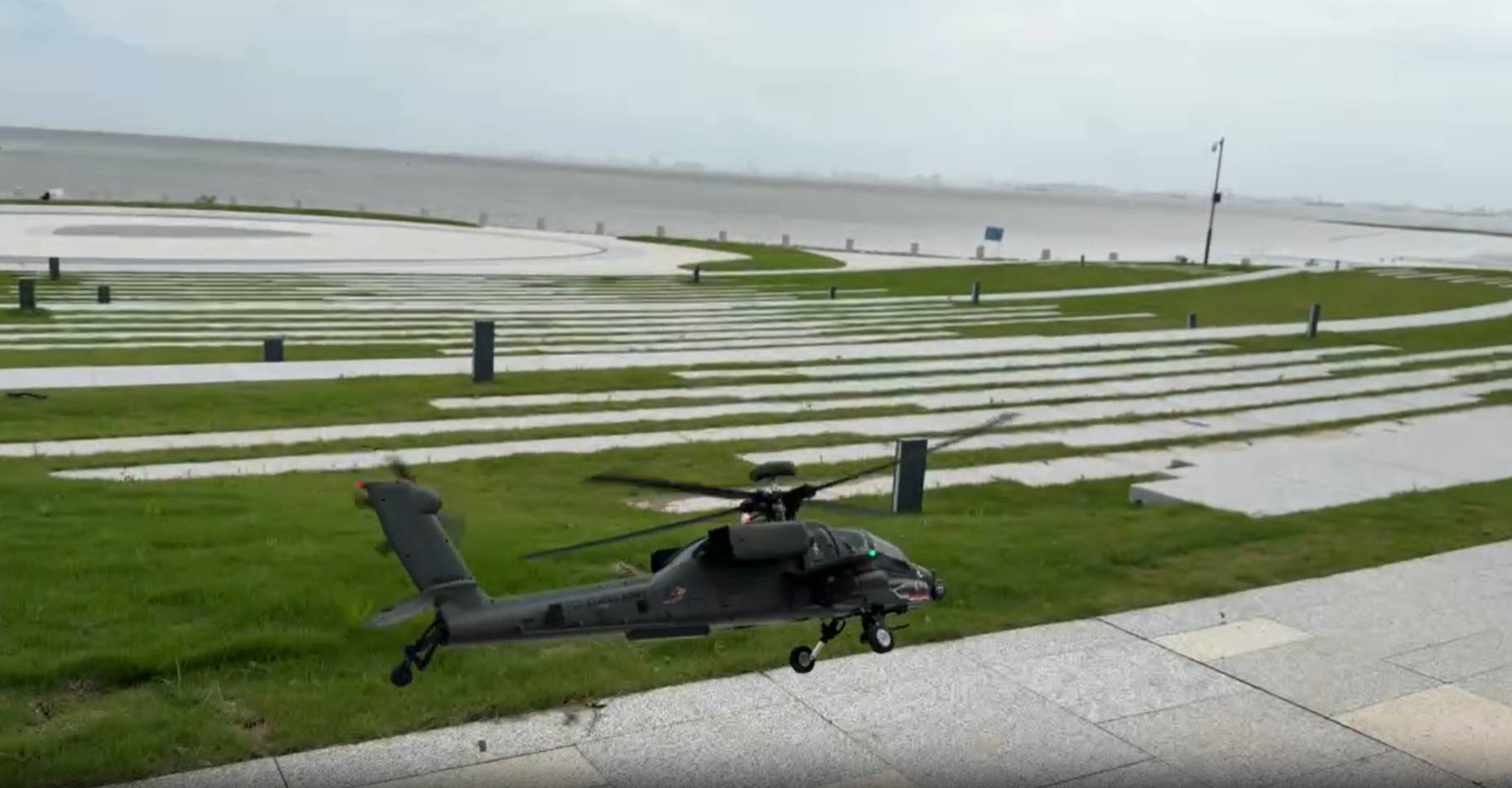 Amazon.com: RBLOCTOYNY AH-64 Apache Military RC Helicopter - 2.4G