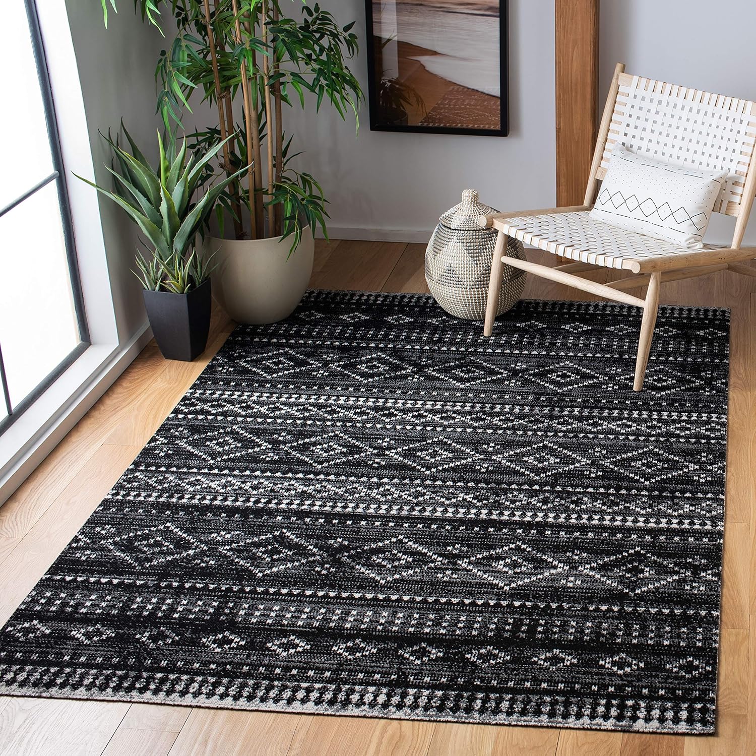 SAFAVIEH Montage Collection Accent Rug - 4' x 6', Grey & Black, Boho Design, Non-Shedding & Easy Care, Indoor/Outdoor & Washable-Ideal for Patio, Backyard, Mudroom (MTG291Z)
