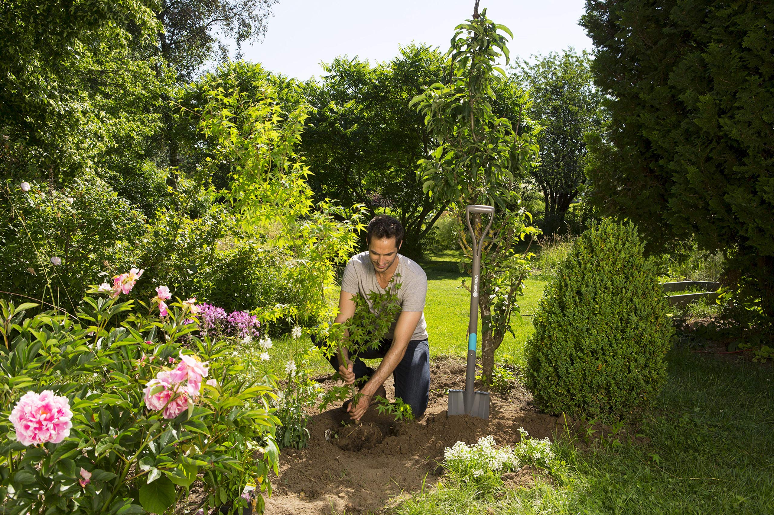 Gardena szpadel ostry NatureLine: szpadel ogrodowy z powłoką, do kopania i wykopywania, trzonek z drewna jesionowego z certyfikatem FSC, uchwyt w kształcie D (17001-20)