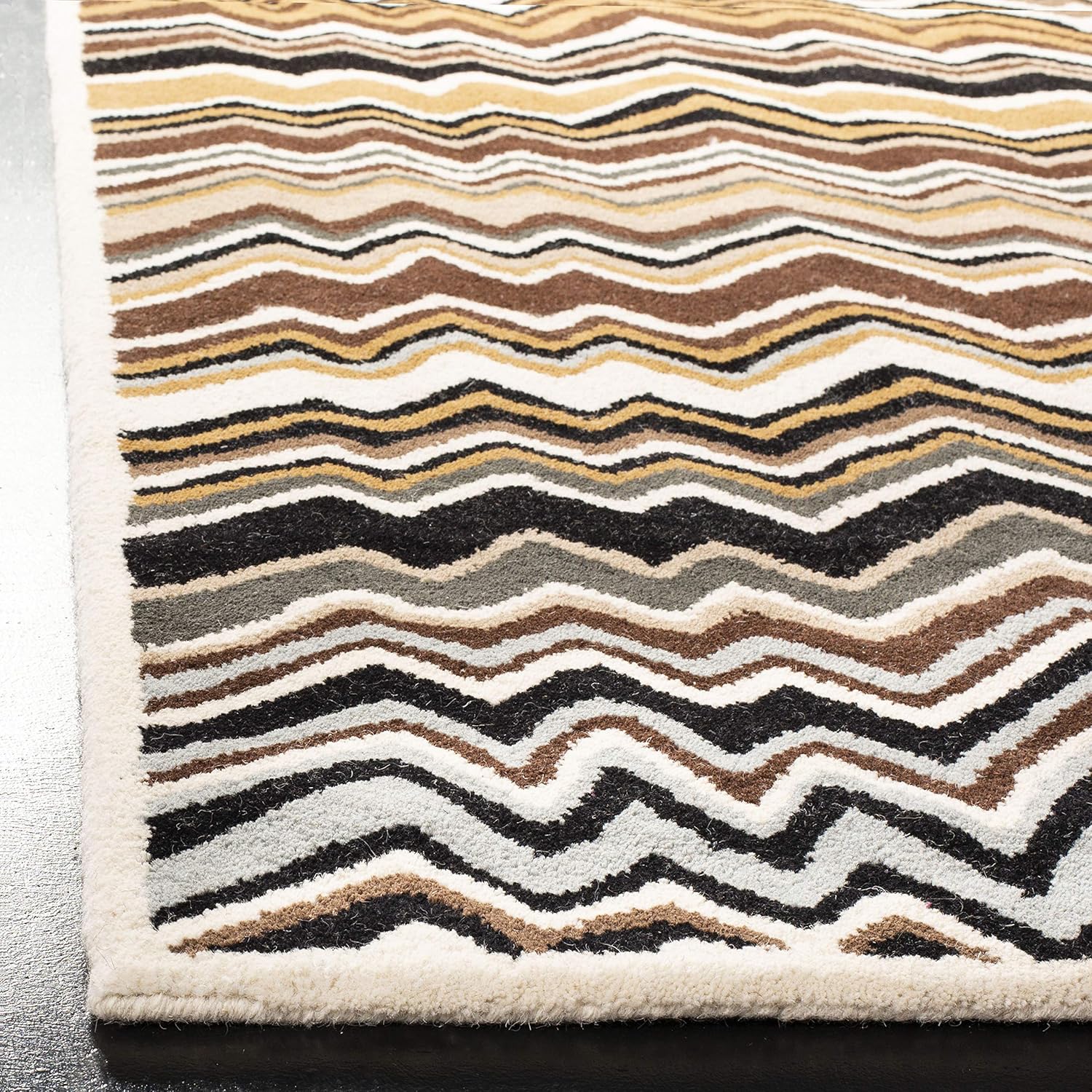SAFAVIEH Wyndham Collection Area Rug - 5' x 8', Brown & Multi, Handmade Modern Wool, Ideal for High Traffic Areas in Living Room, Bedroom (WYD317A)