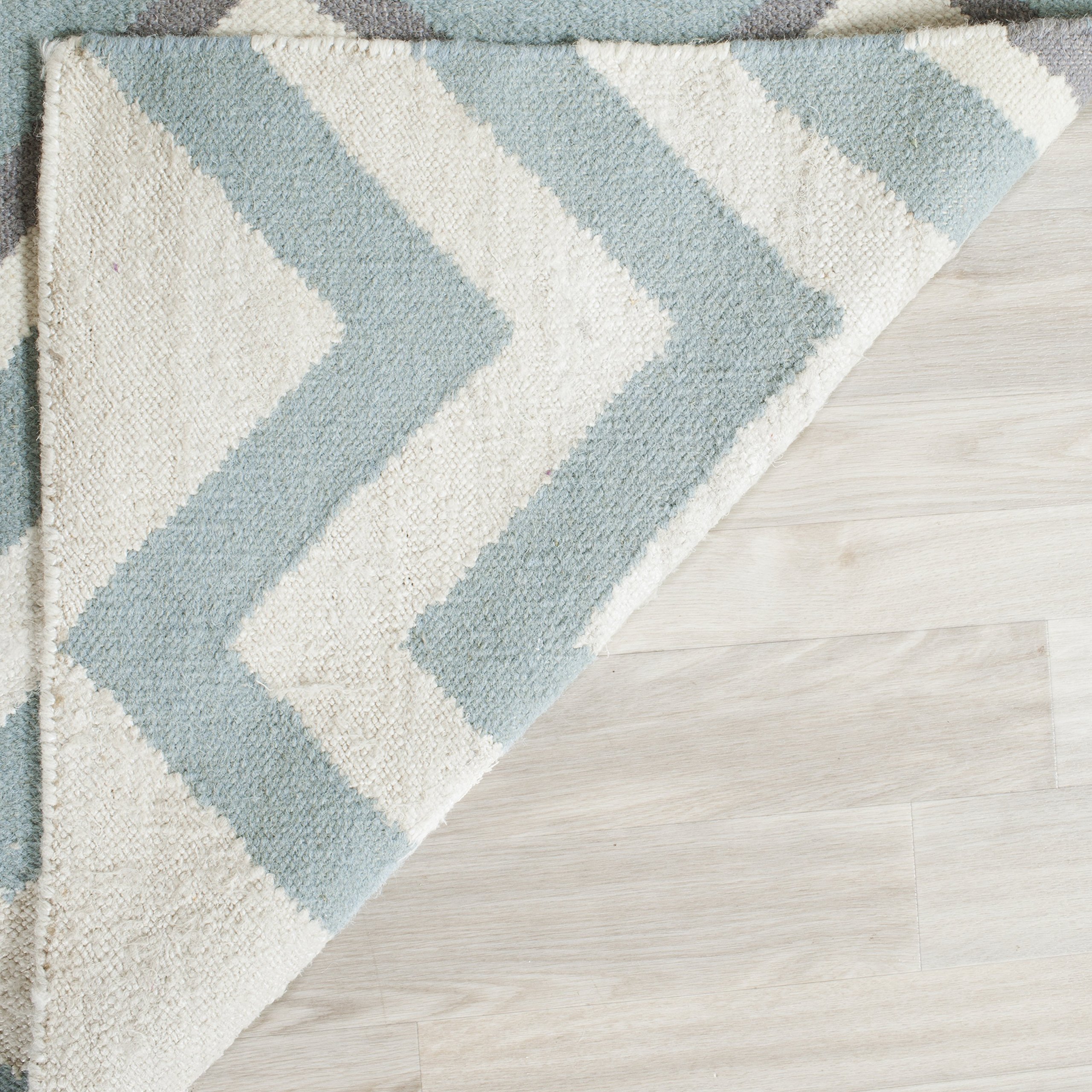 Safavieh Contemporary Indoor Flatweave Rectangle Area Rug, Dhurrie Collection, DHU646, in Blue / White - Image 4