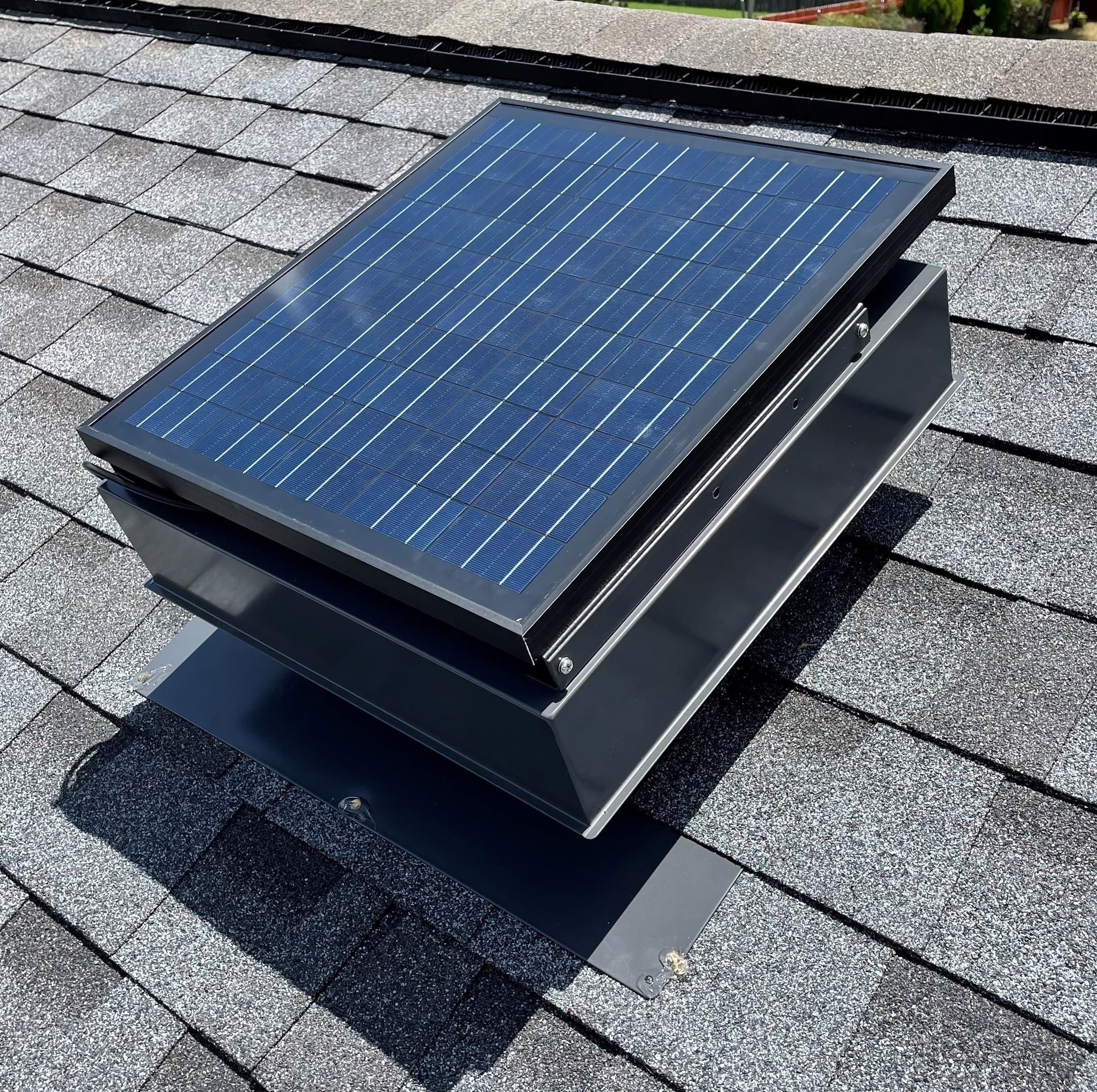 Wentylator solarny na poddaszu, płaski dach 30 W, czarny