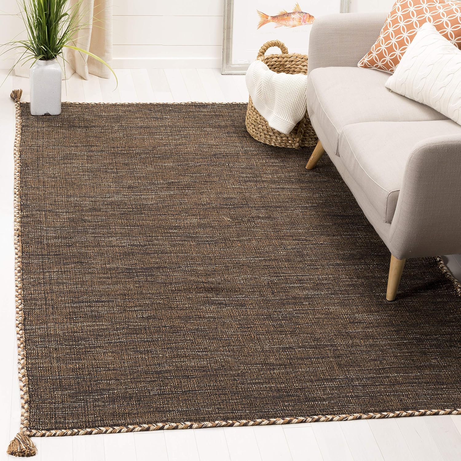 SAFAVIEH Montauk Collection Accent Rug - 4' x 6', Brown & Black, Handmade Flat Weave Cotton Corner Tassel, Ideal for High Traffic Areas in Entryway, Living Room, Bedroom (MTK150T)