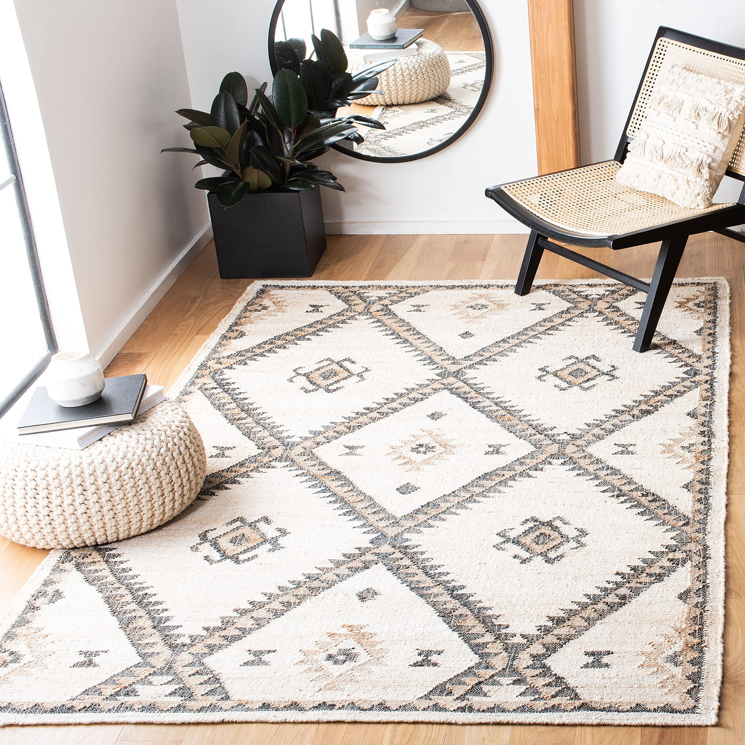 SAFAVIEH Kilim Collection Accent Rug - 4' x 6', Ivory & Black, Handmade Flat Weave Jute, Ideal for High Traffic Areas in Entryway, Living Room,