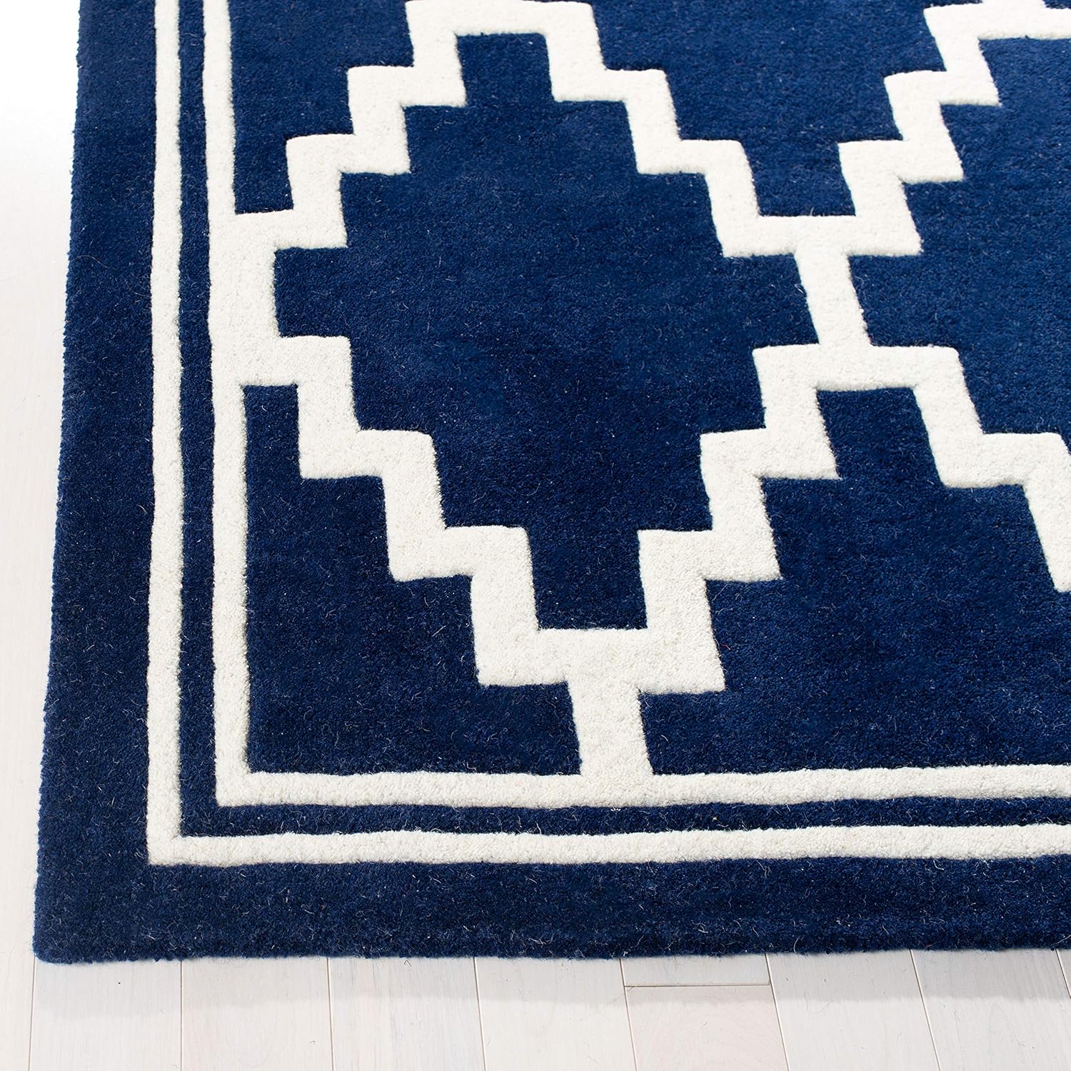 SAFAVIEH Chatham Collection 2'3" x 7' Navy/Ivory CHT743C Handmade Trellis Premium Wool Runner Rug