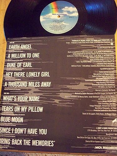 Vista 3 de Under the Blue Moon