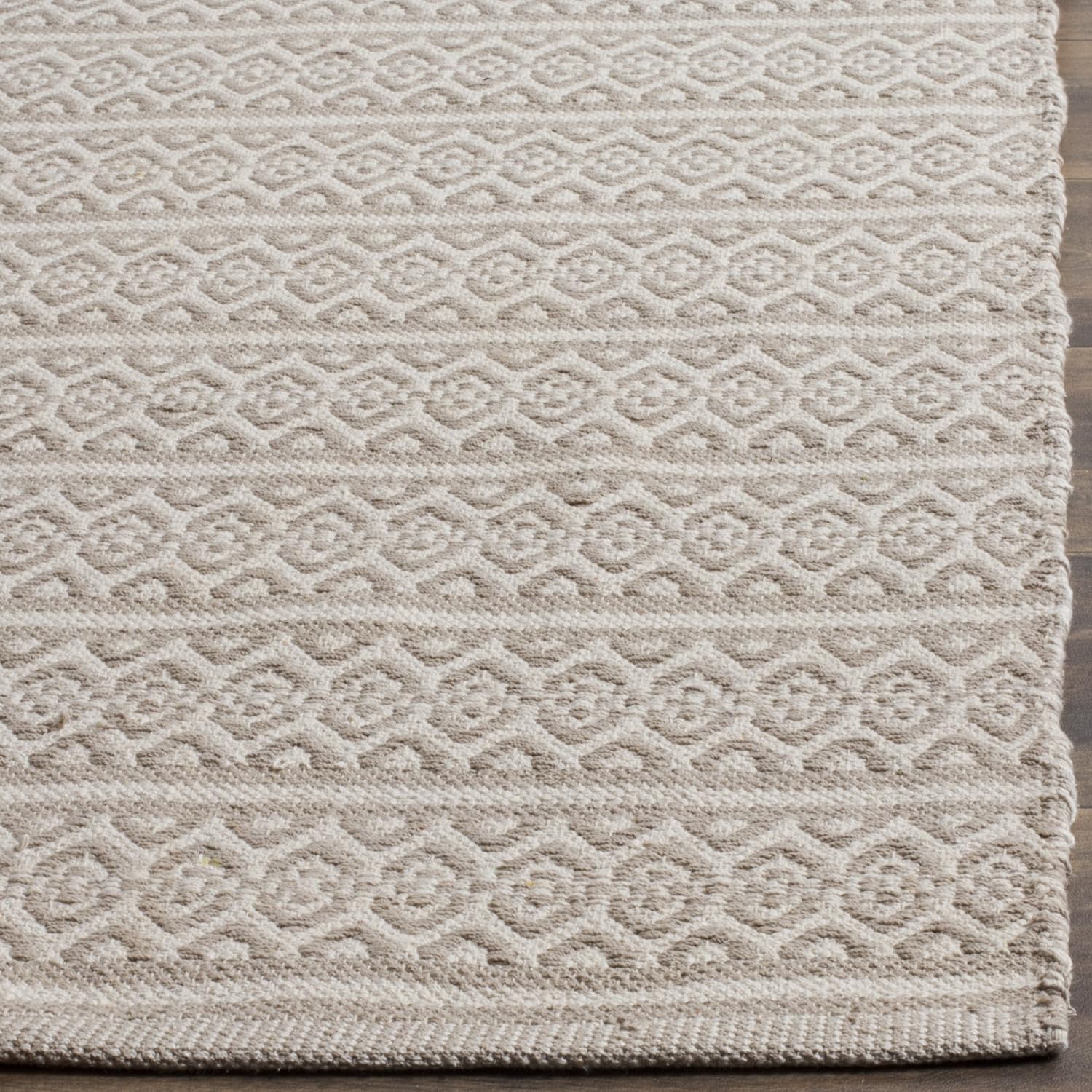 Ivory and Grey 6' x 9' Handwoven Cotton Area Rug