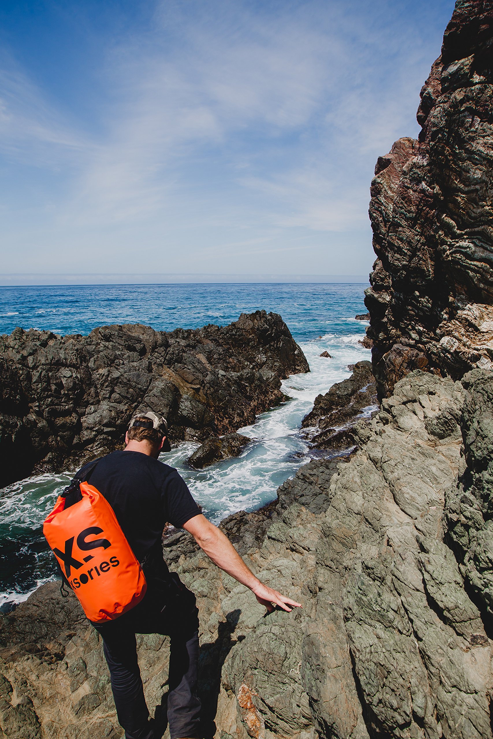 XSories Stuffler 8L Waterproof Duffel Dry Bag with Adjustable Shoulder Strap for Wet or Dry Storage (Blue)