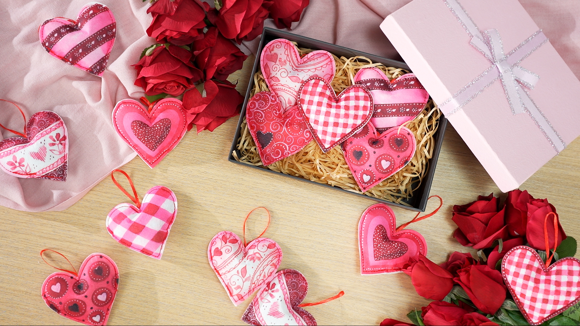 Lot De 60 Cœurs Décoratifs En Feutre à Suspendre Pour La